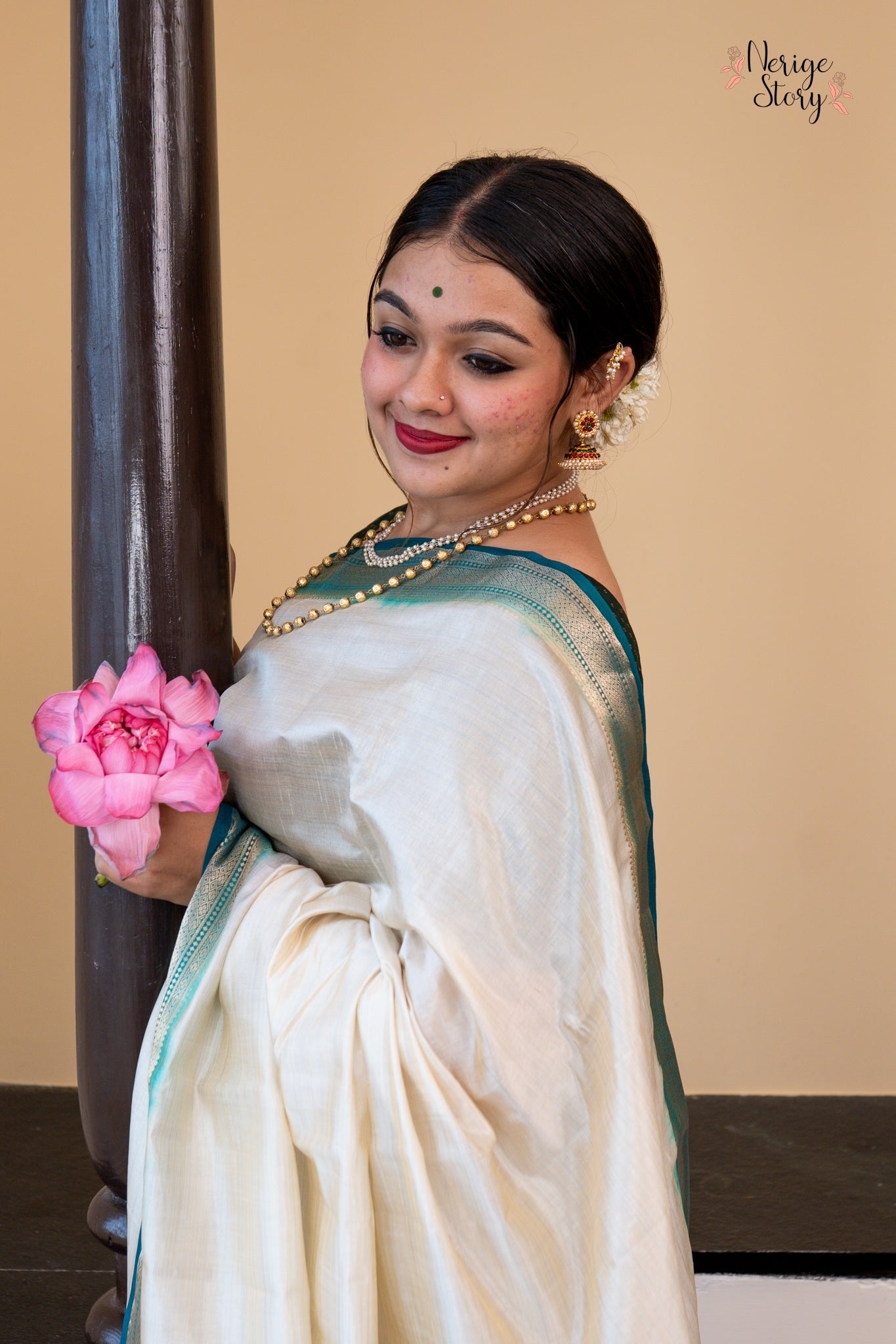 REYANIKA (रेयनिका)