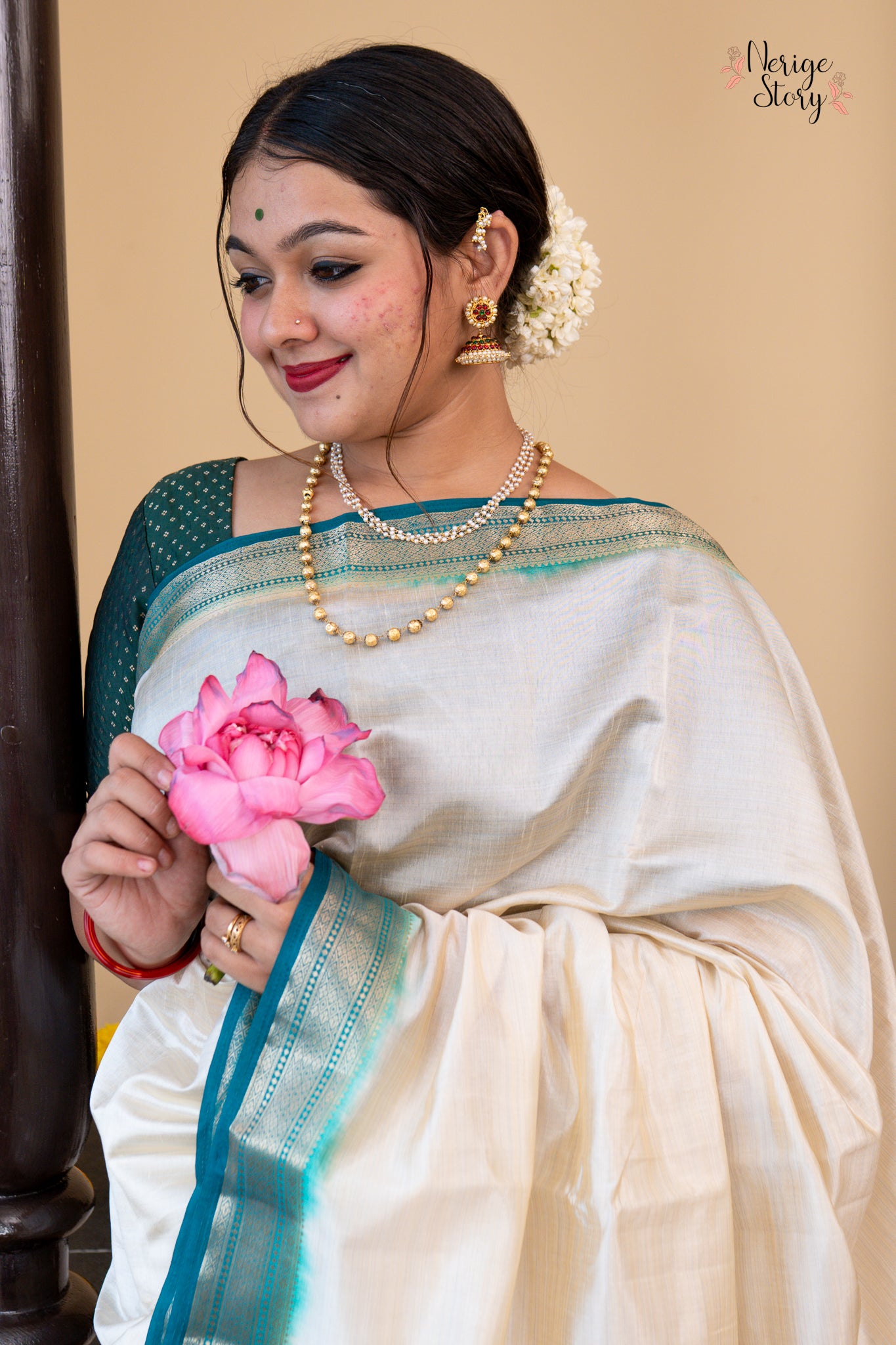 REYANIKA (रेयनिका)