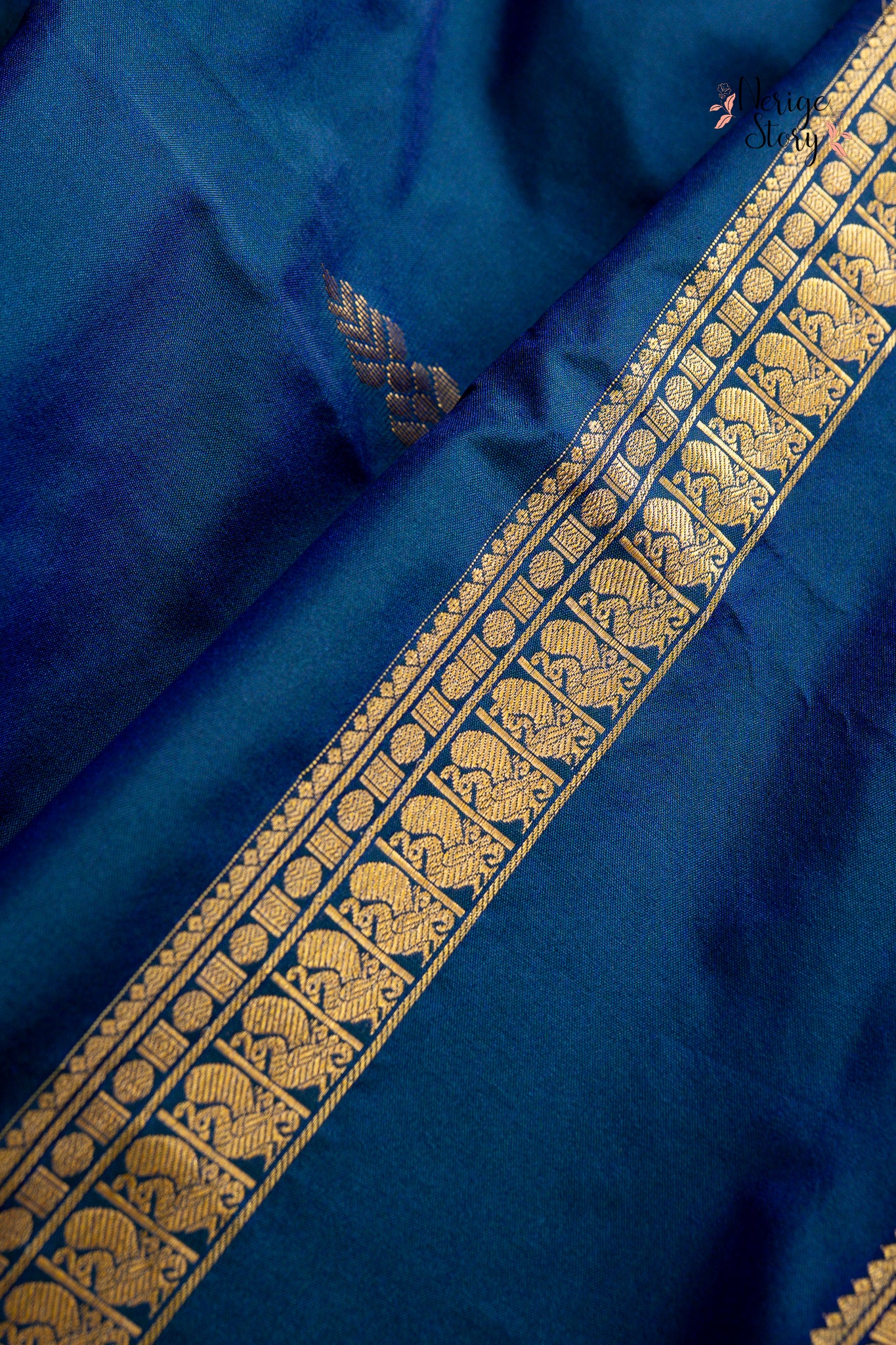 SHODASHI (षोडशी)