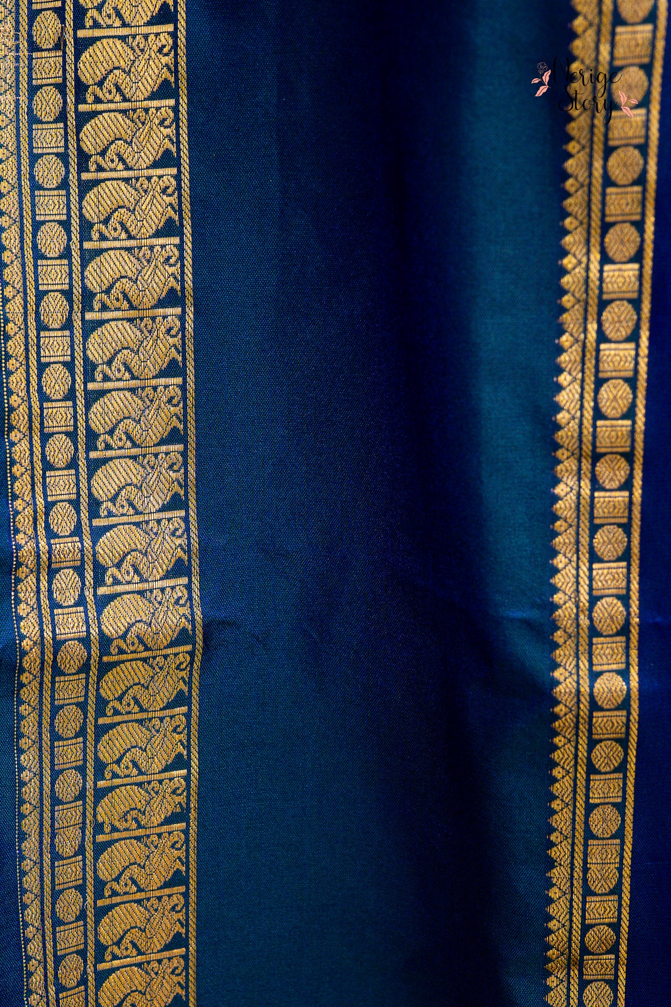 SHODASHI (षोडशी)