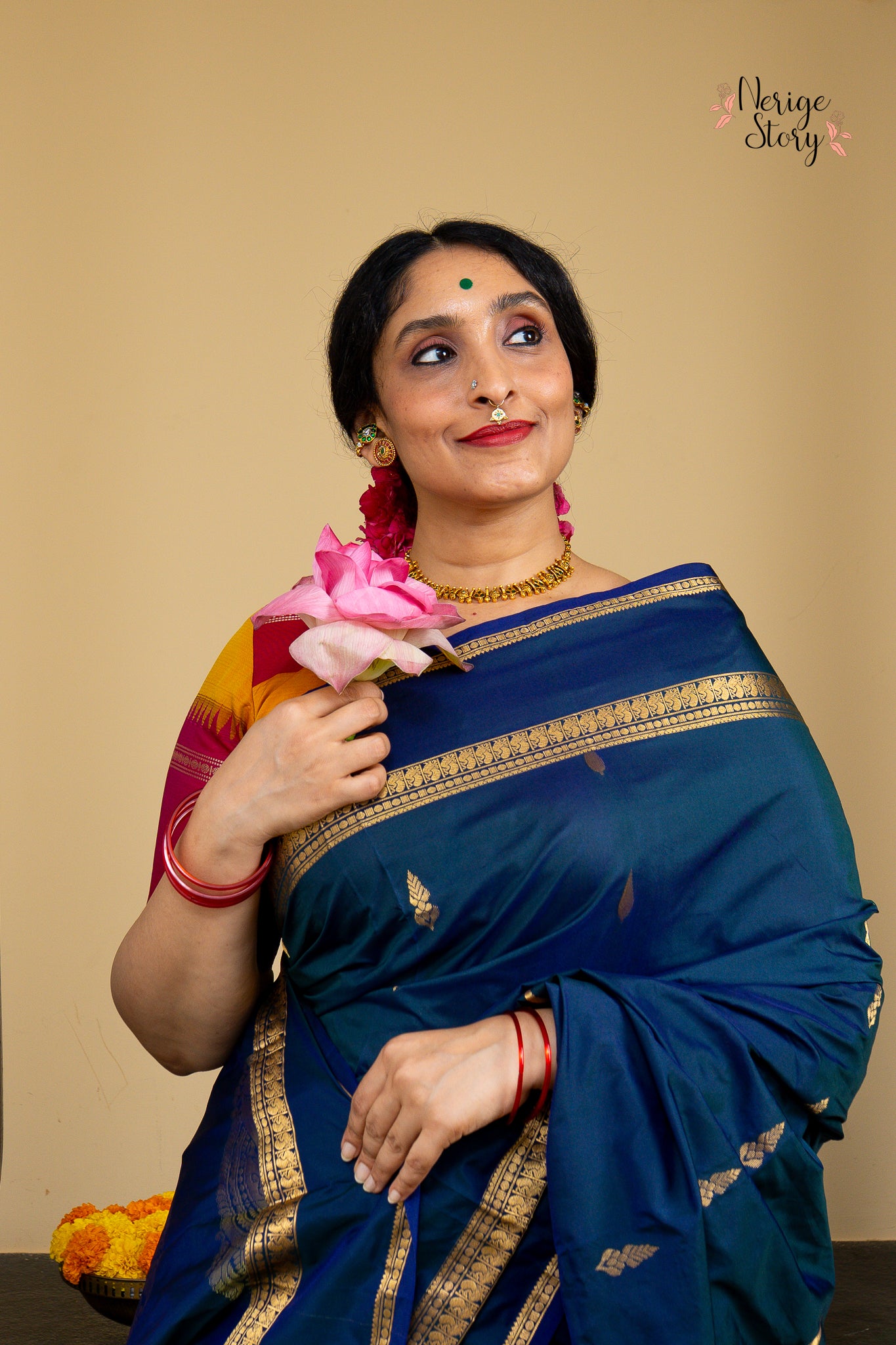 SHODASHI (षोडशी)