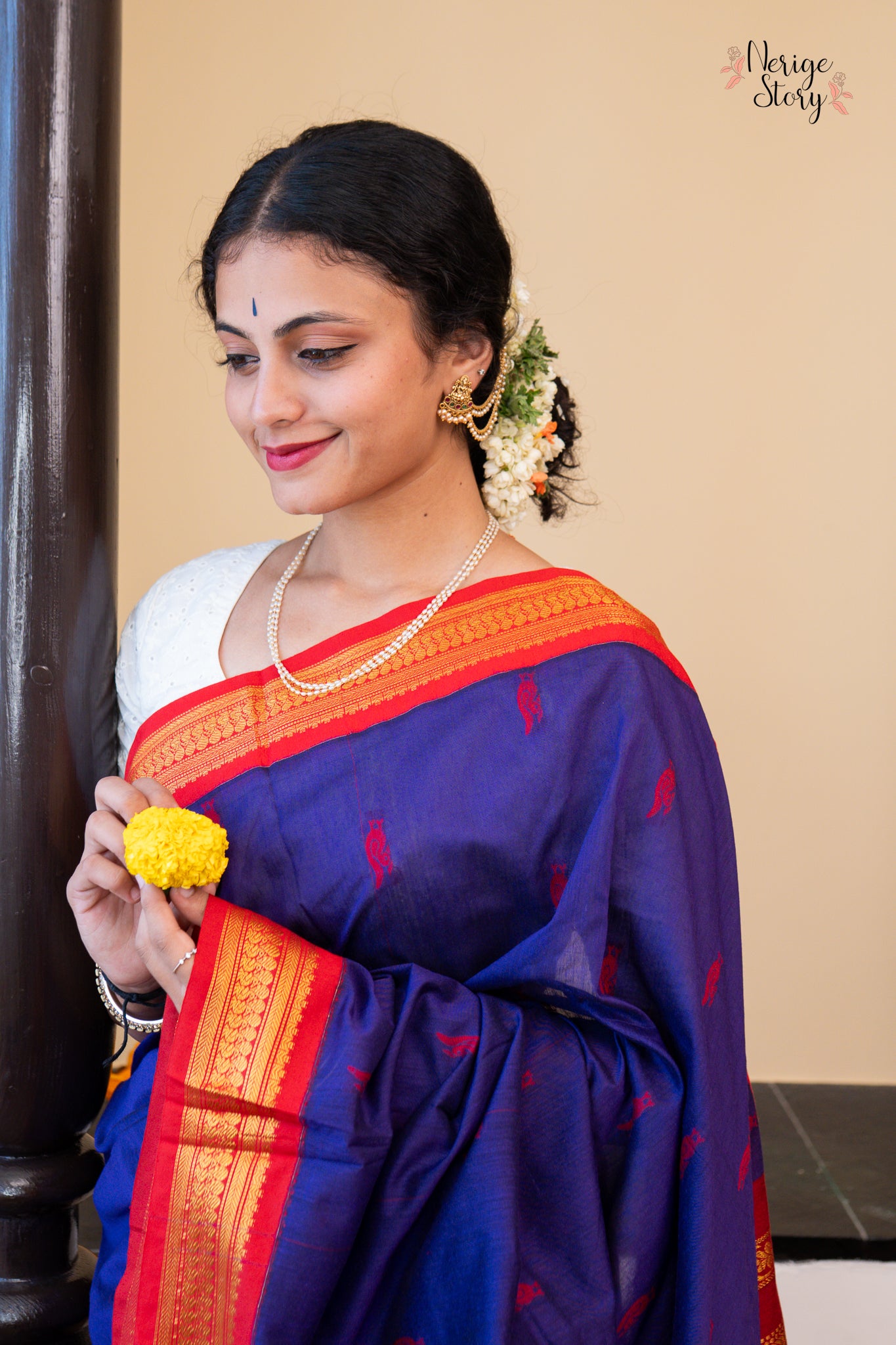 ELINA (एलीना)