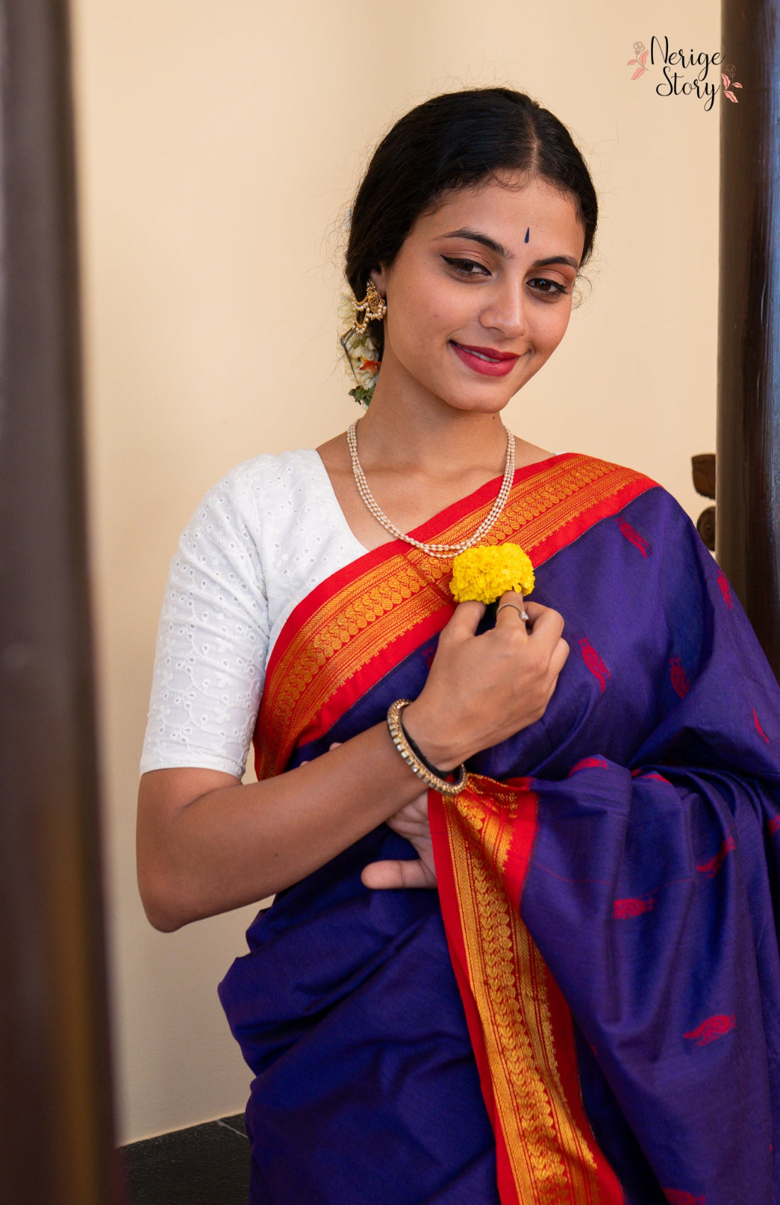 ELINA (एलीना)