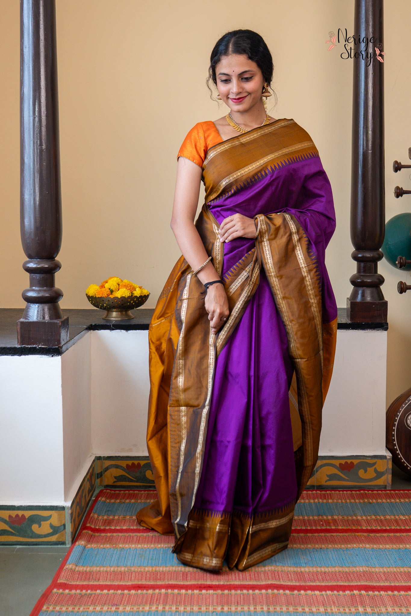 ANOOSHA (ಅನುಷಾ)