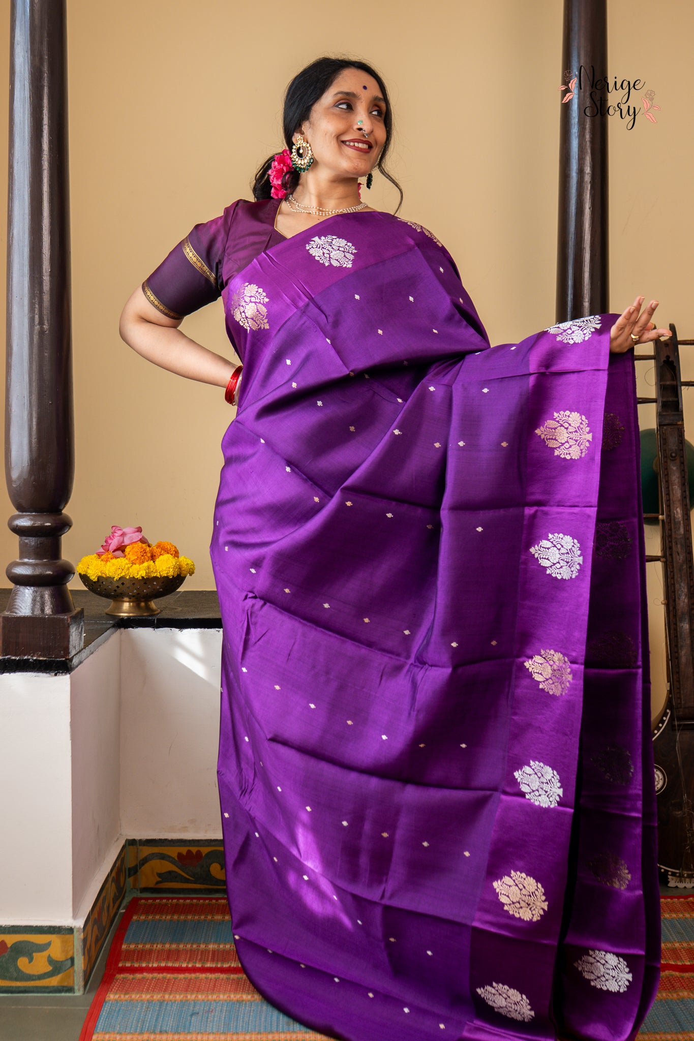 AASHNA (आशना)