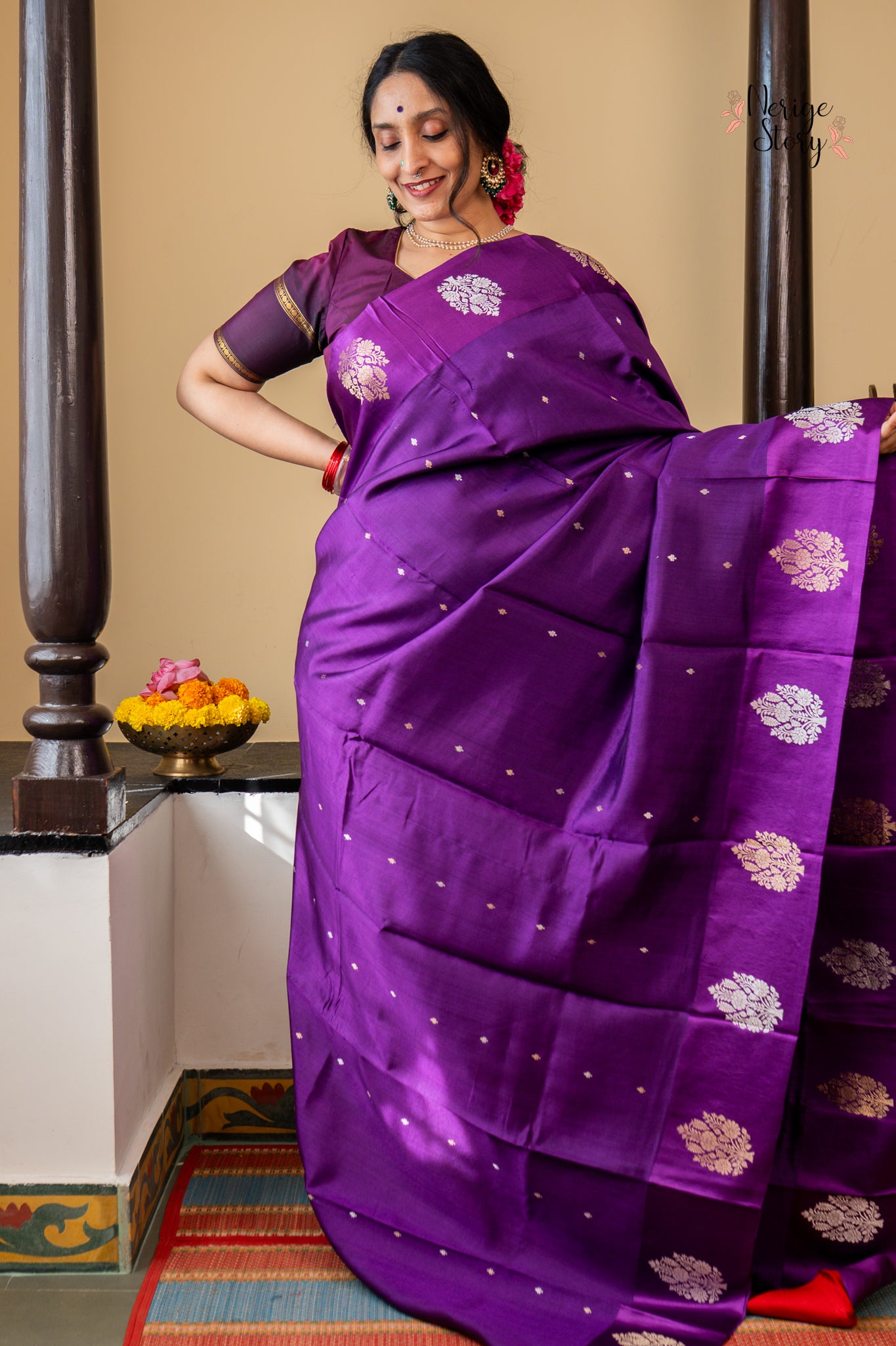 AASHNA (आशना)