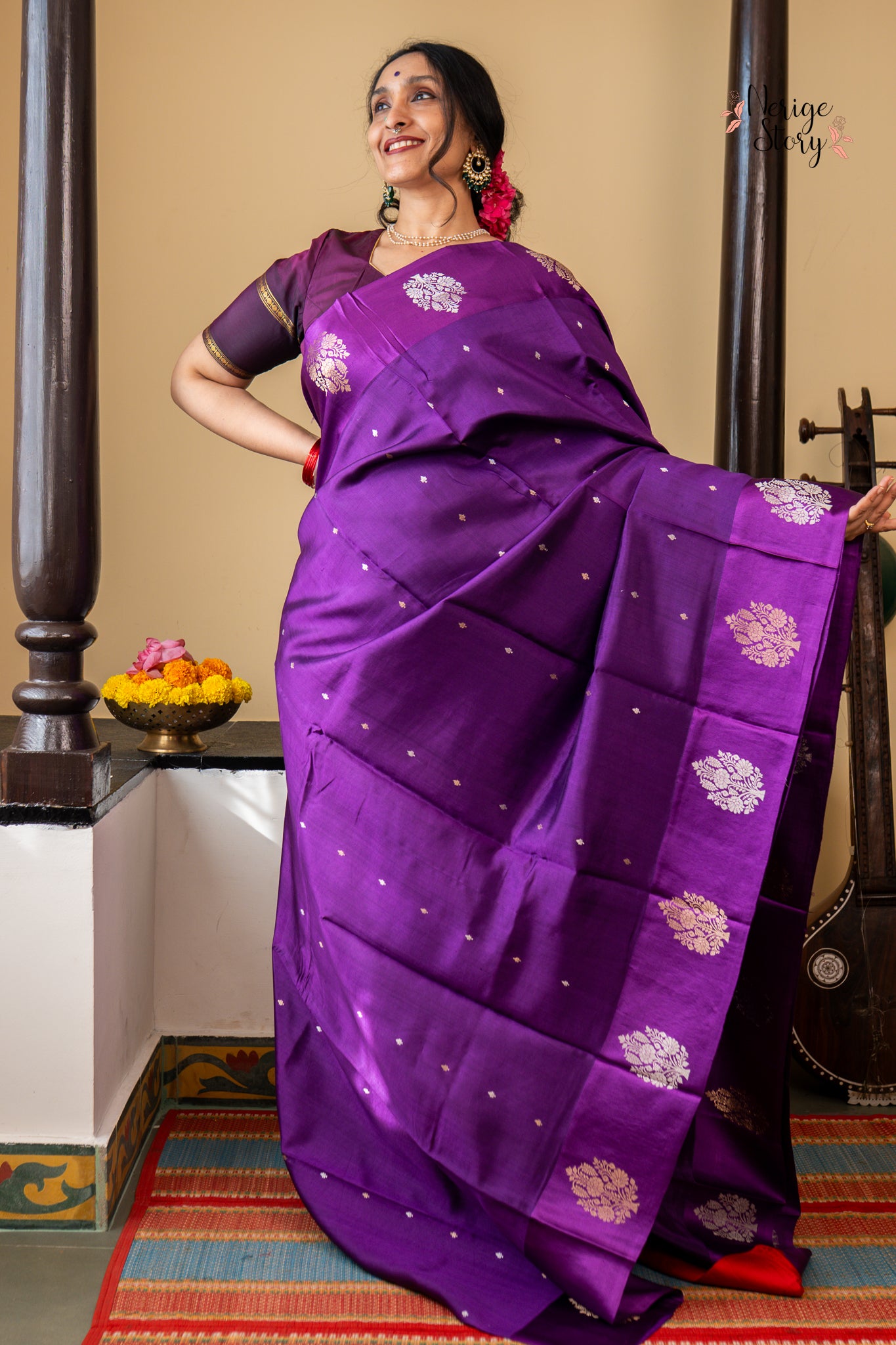 AASHNA (आशना)