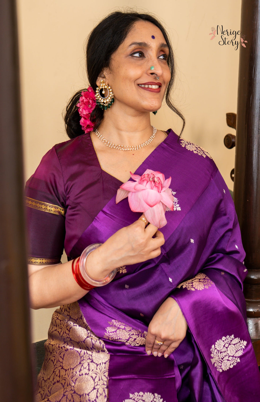 AASHNA (आशना)