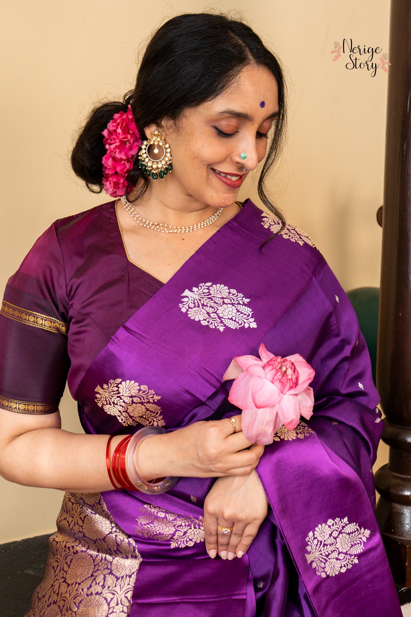 AASHNA (आशना)