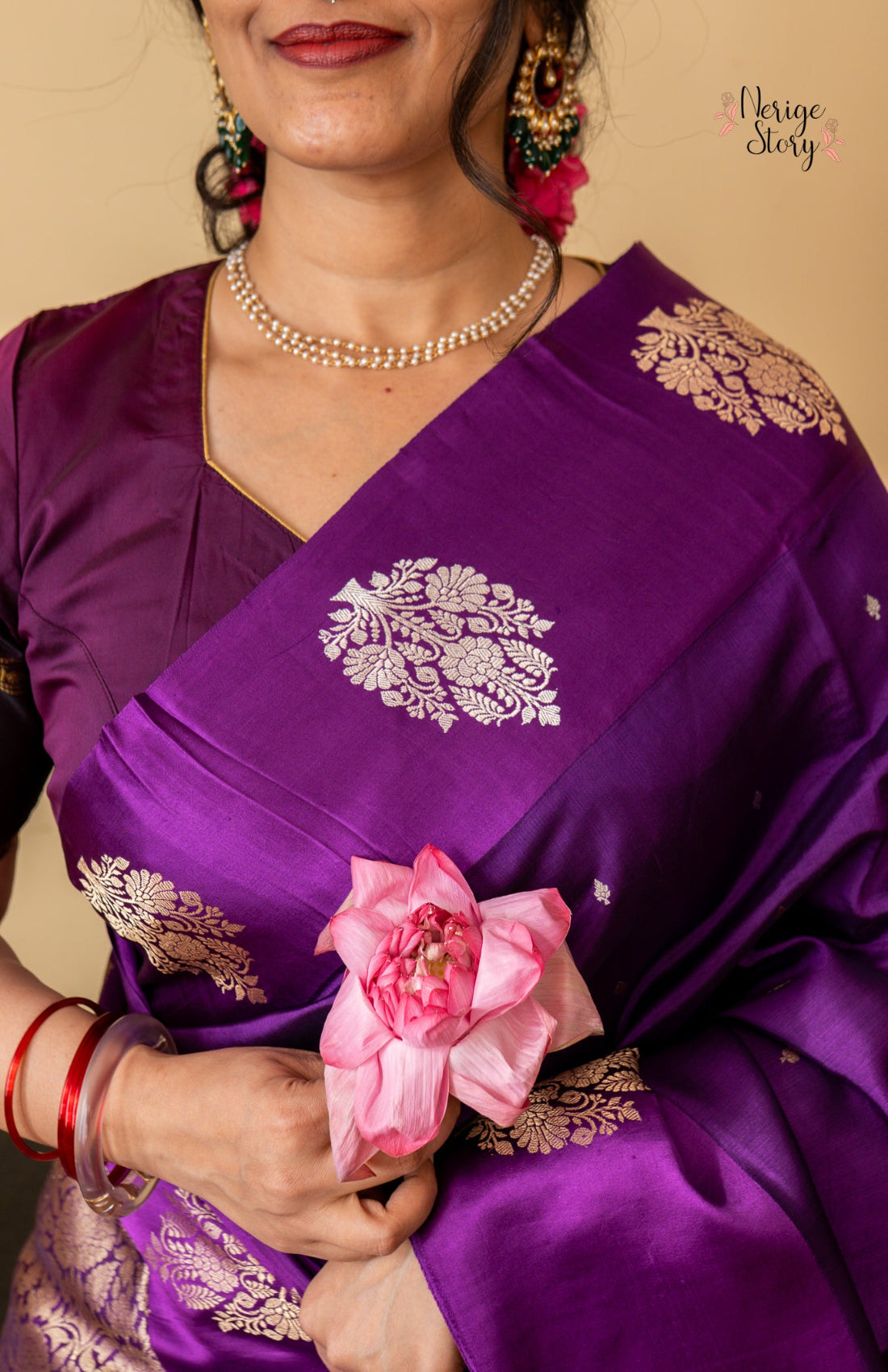 AASHNA (आशना)