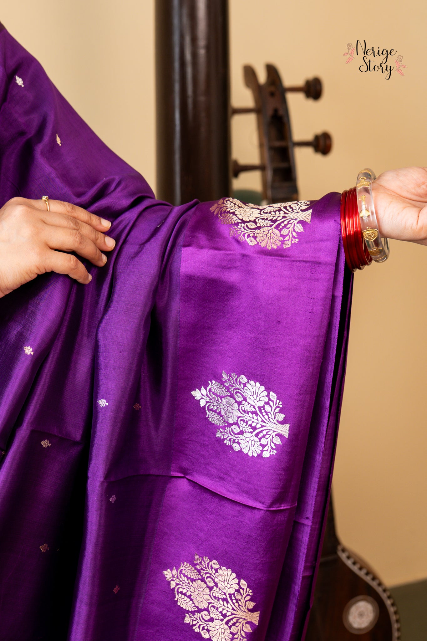 AASHNA (आशना)