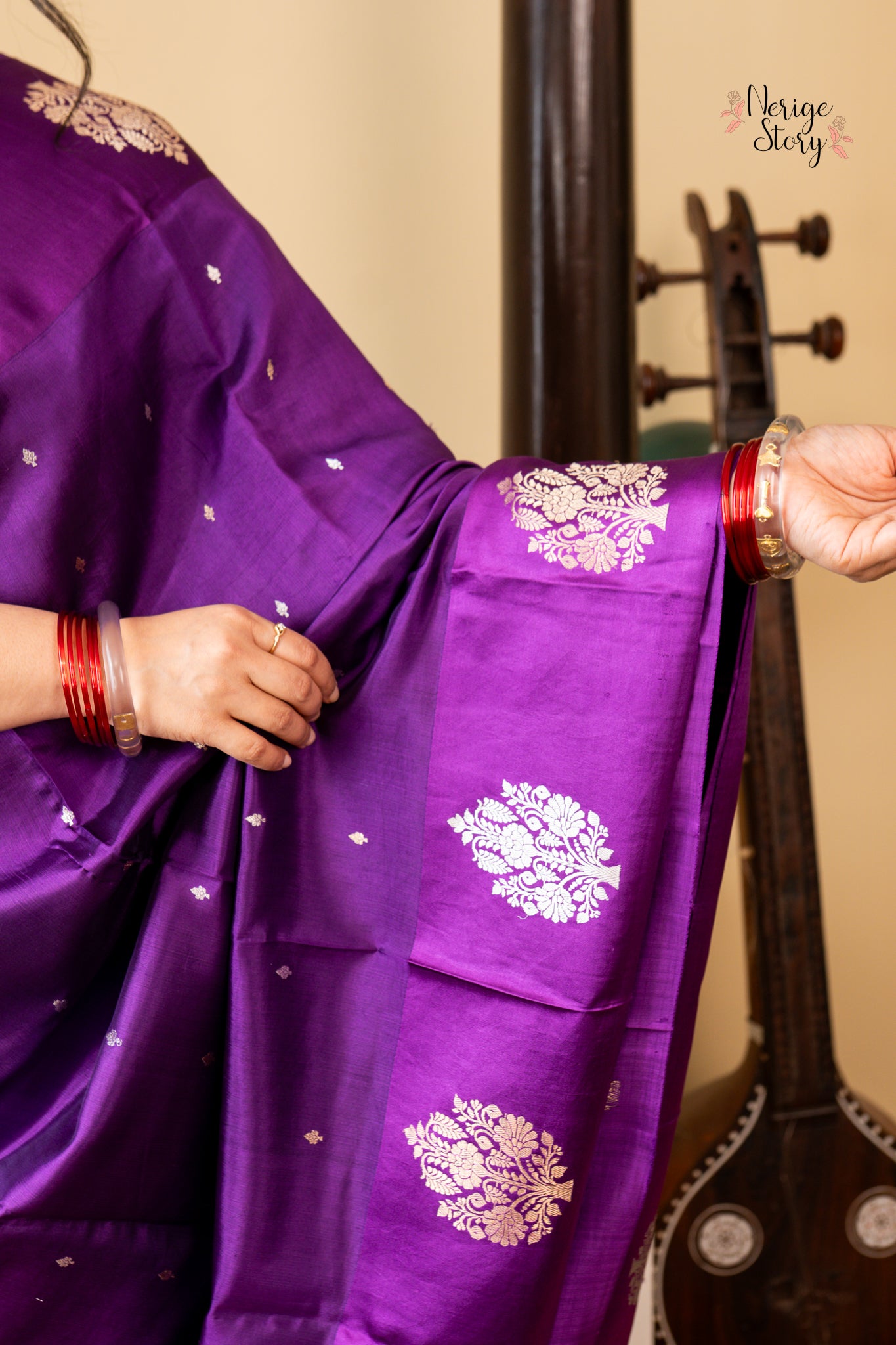 AASHNA (आशना)