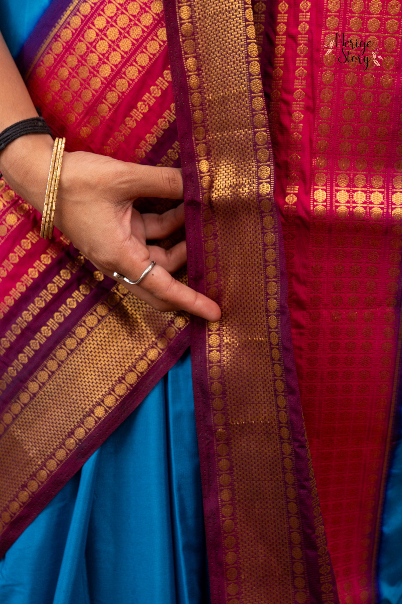 ADVAIA (अद्वैअ)