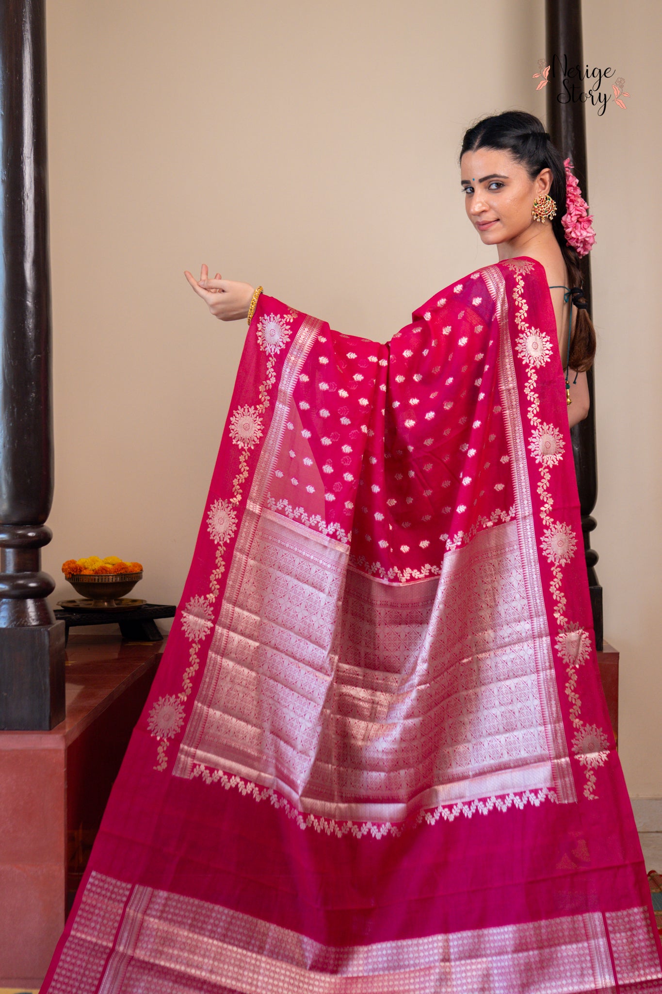 GULABO (गुलाबो)