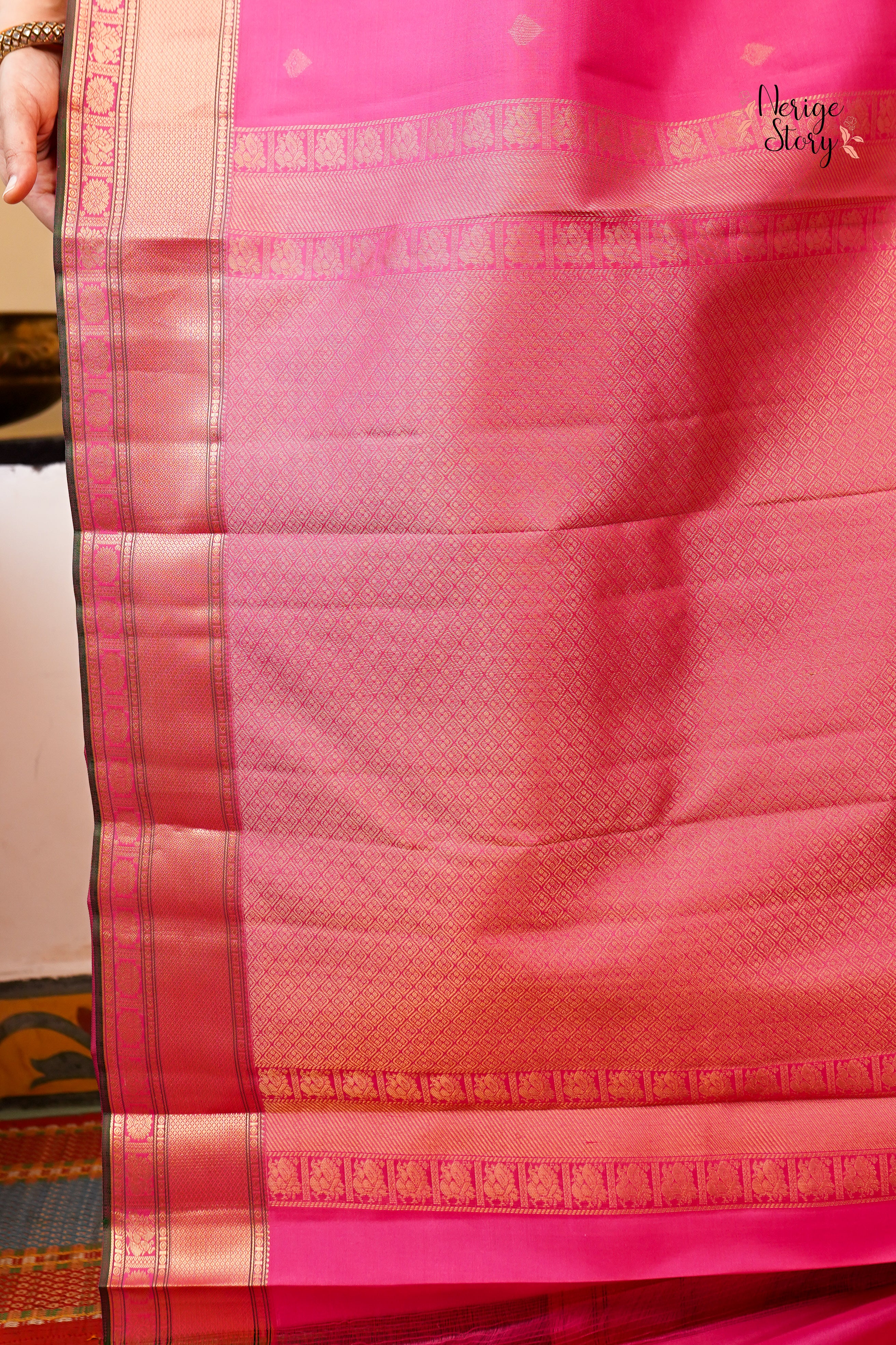 LAVANYA (லாவண்யா)