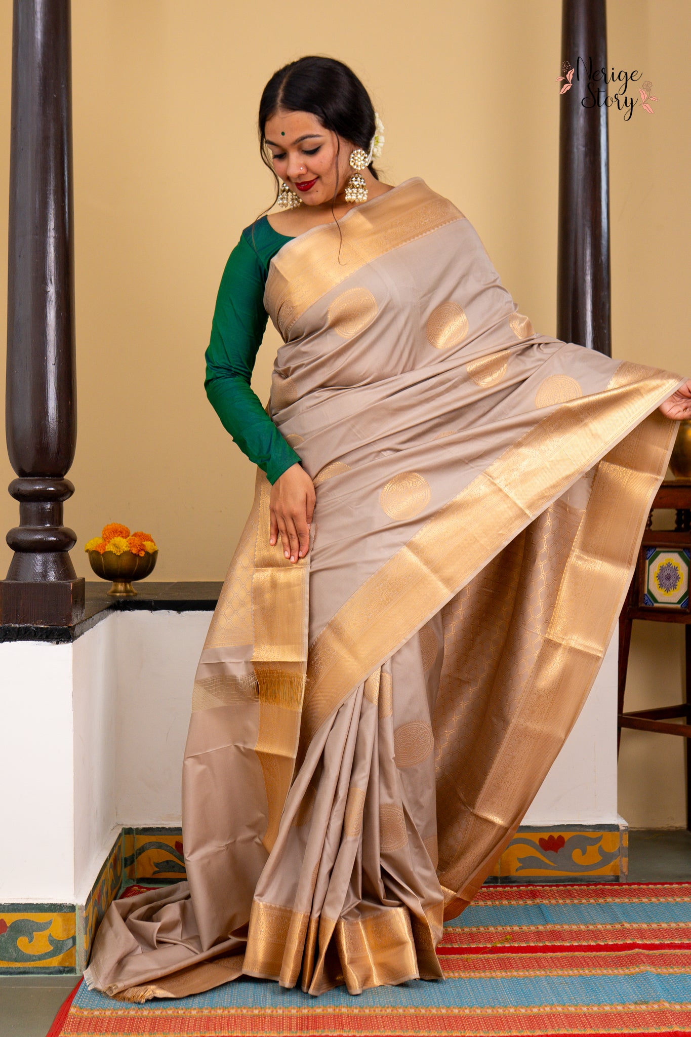 MADHUKARI (मधुकरी)