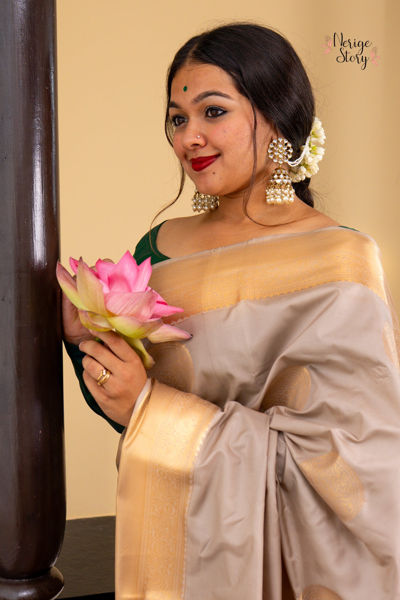 MADHUKARI (मधुकरी)