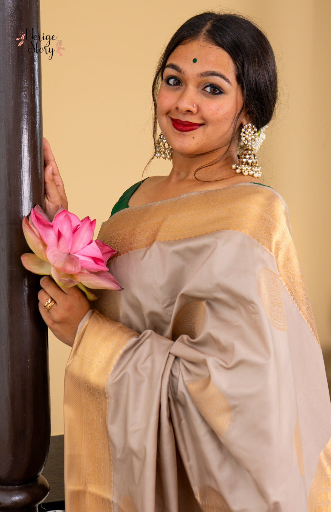 MADHUKARI (मधुकरी)