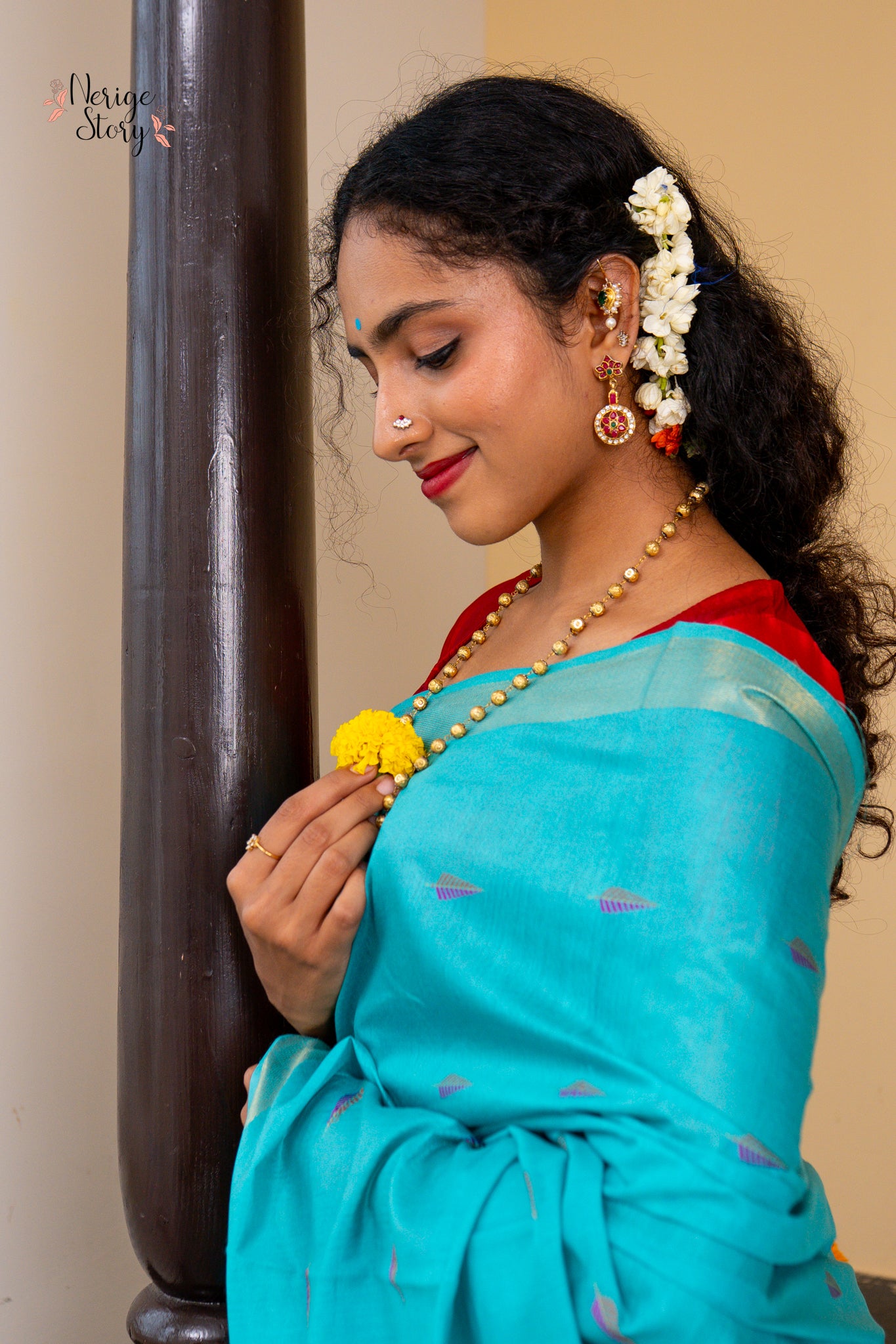 ENAKSHI (एनाक्षी)
