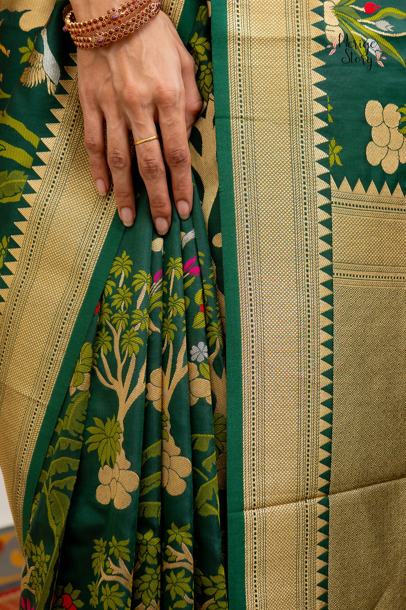 AVIRAA (अवीरा)