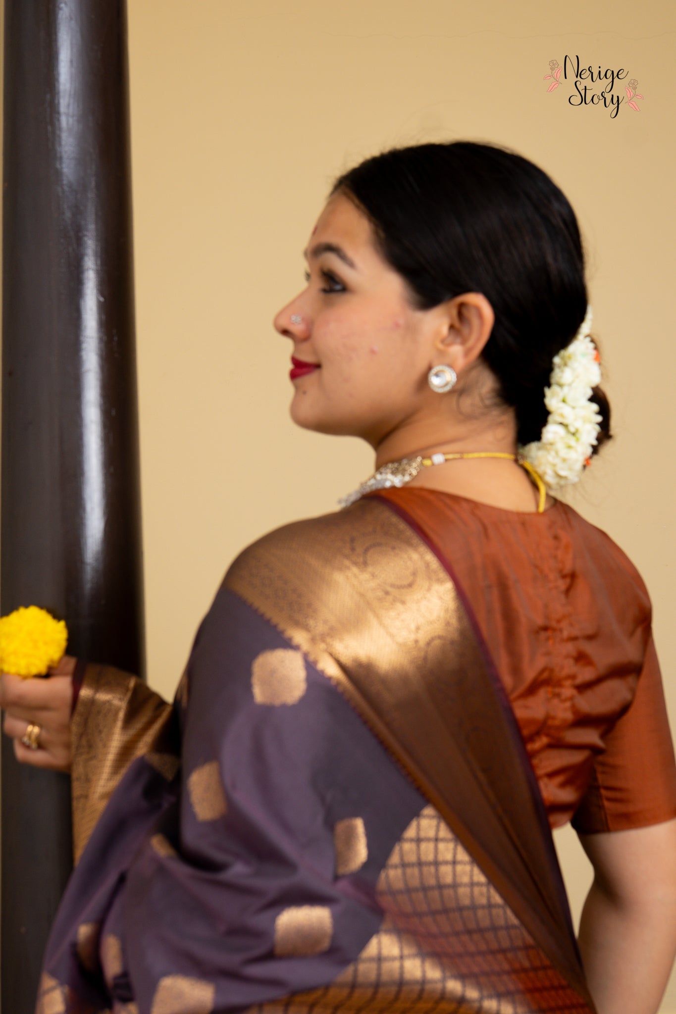 AAHVIKA (आह्विका)