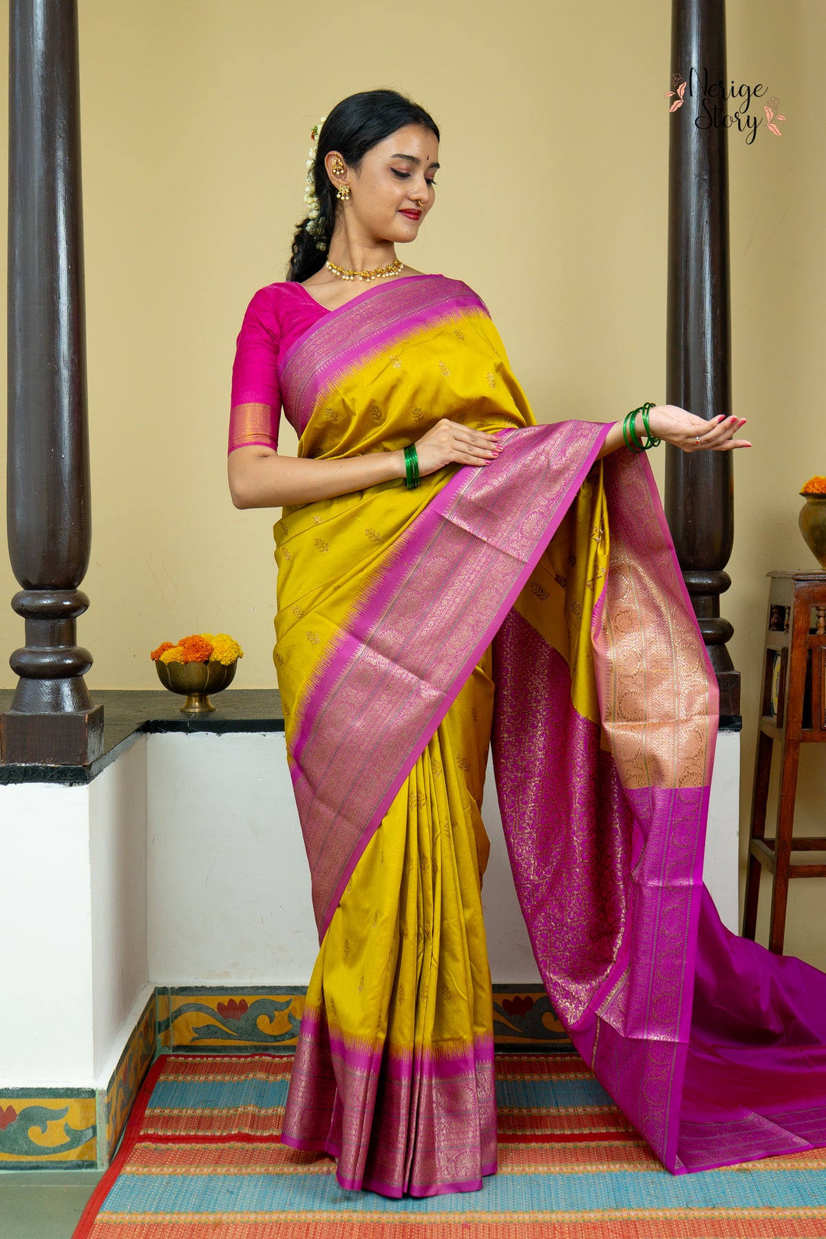 AKSHI (अक्षी)