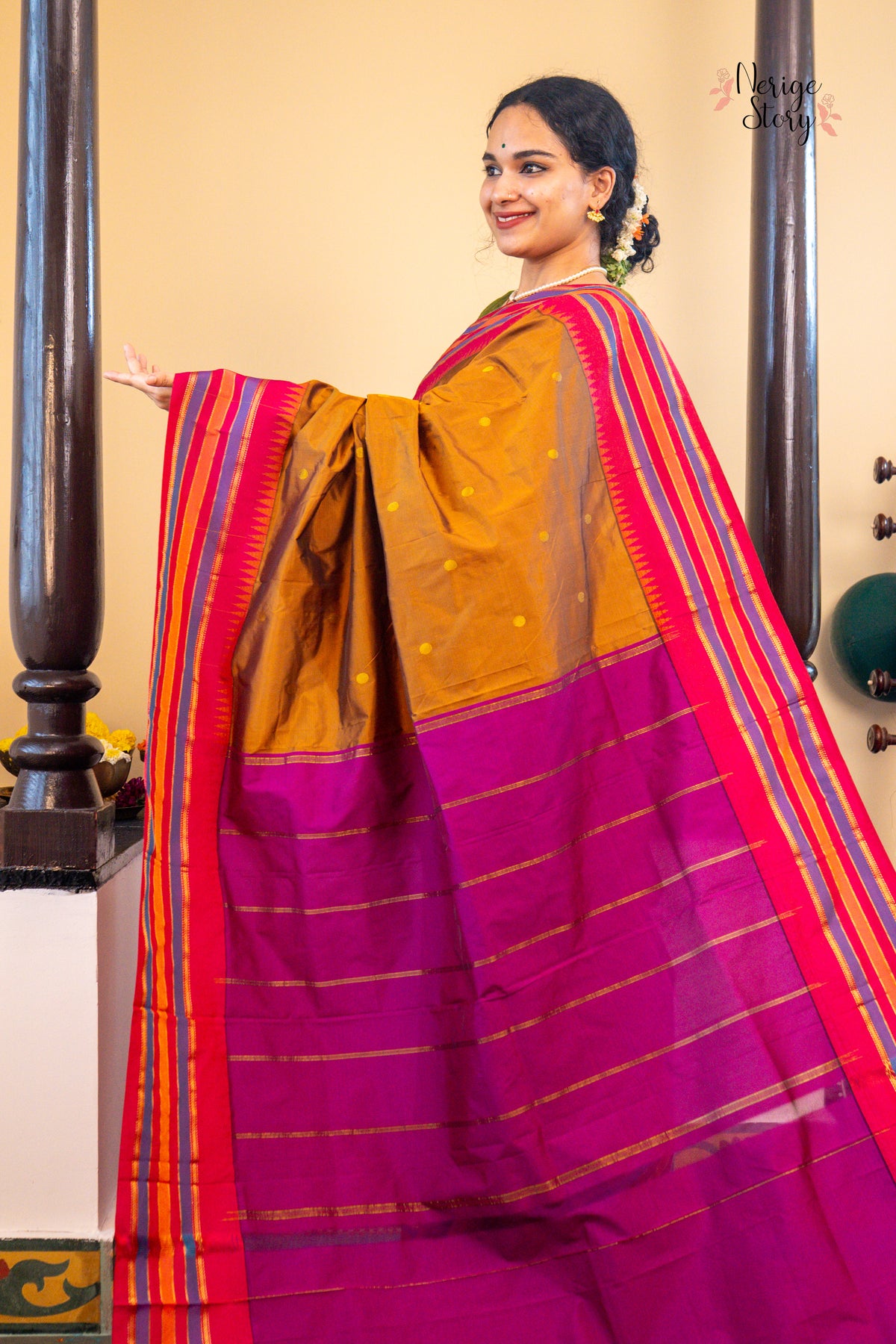 ANITHA SREE (ಅನಿತಾ ಶ್ರೀ)