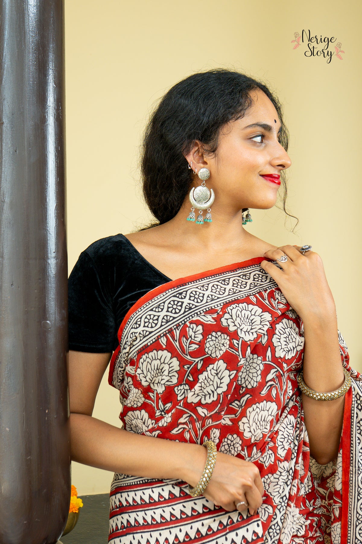 CHARUSHINI (चारुषिणी)
