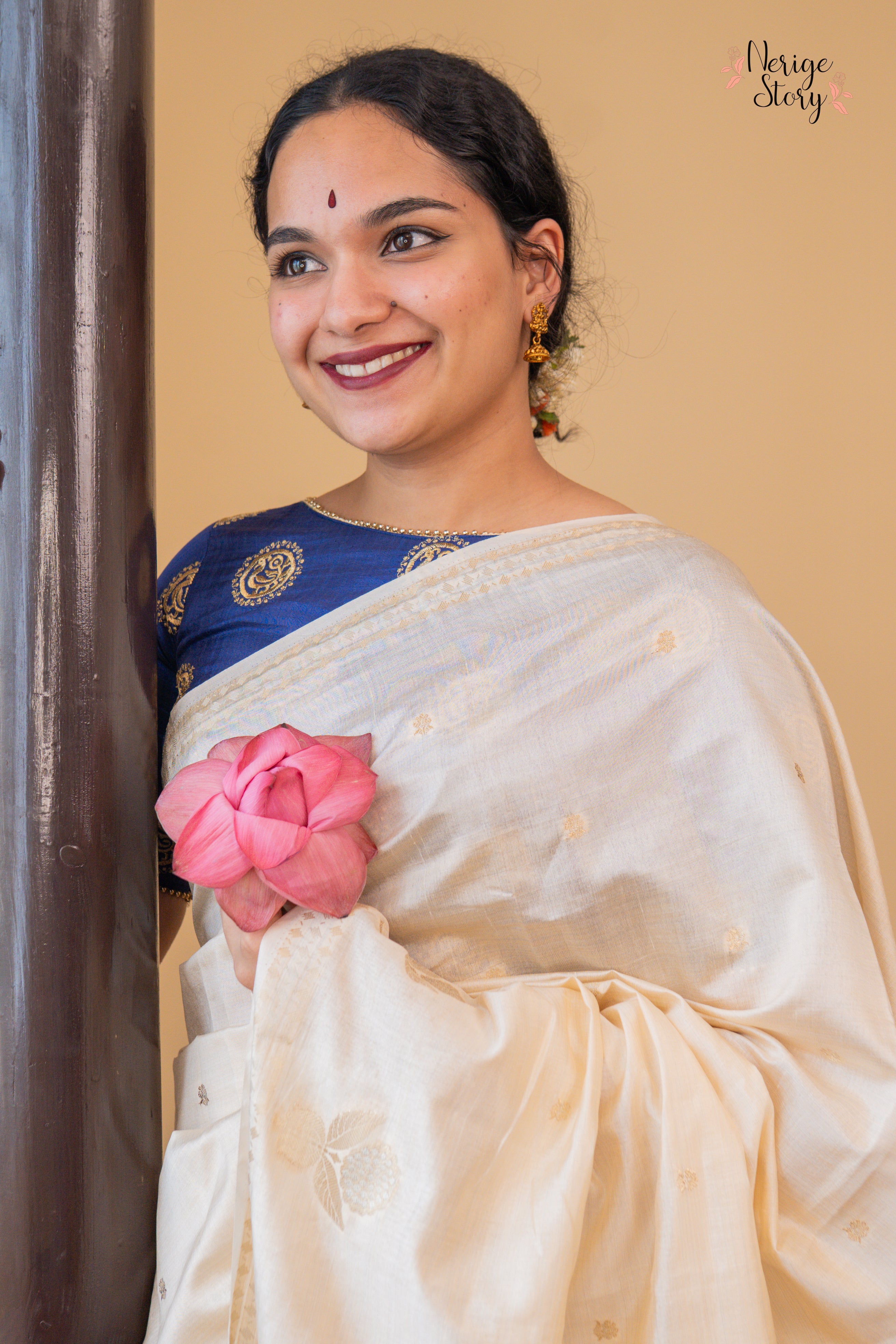 MRINALA (मृणाल)