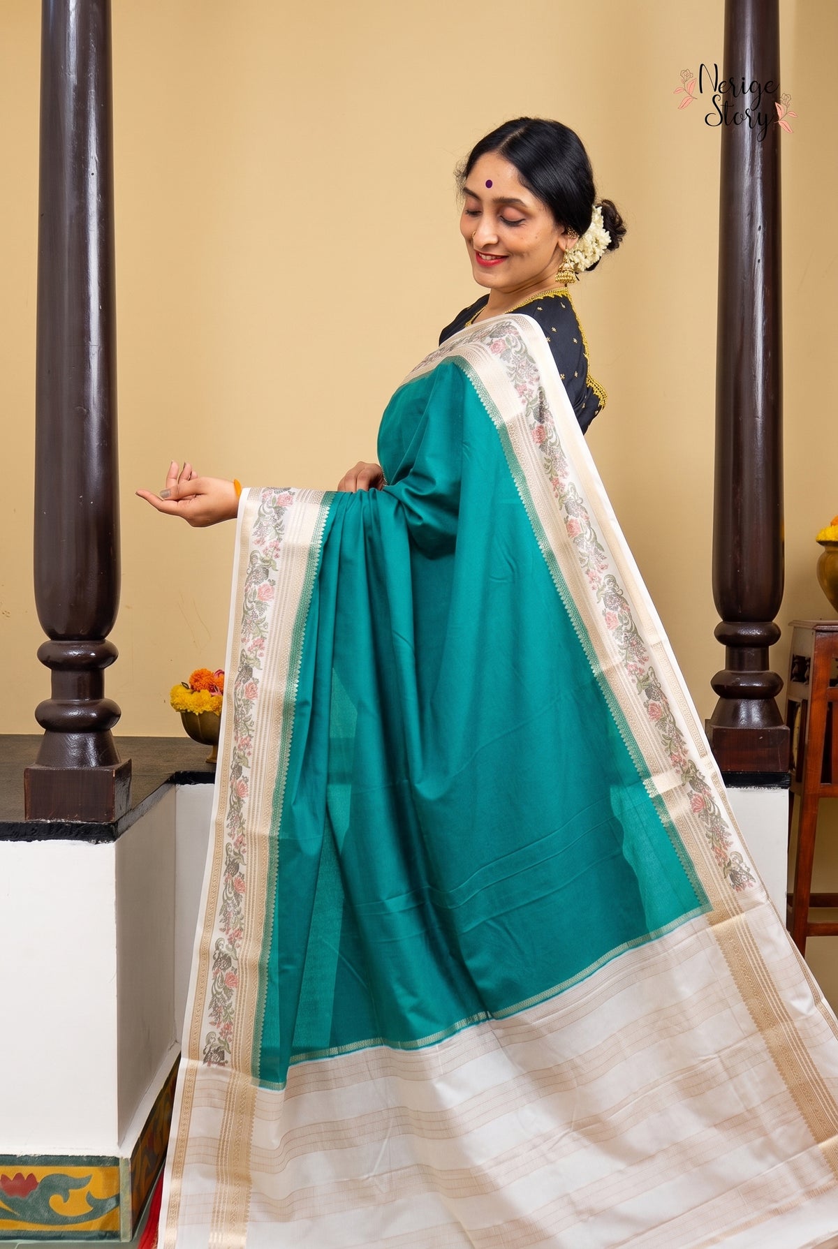 MOONIKA (मूनिका)