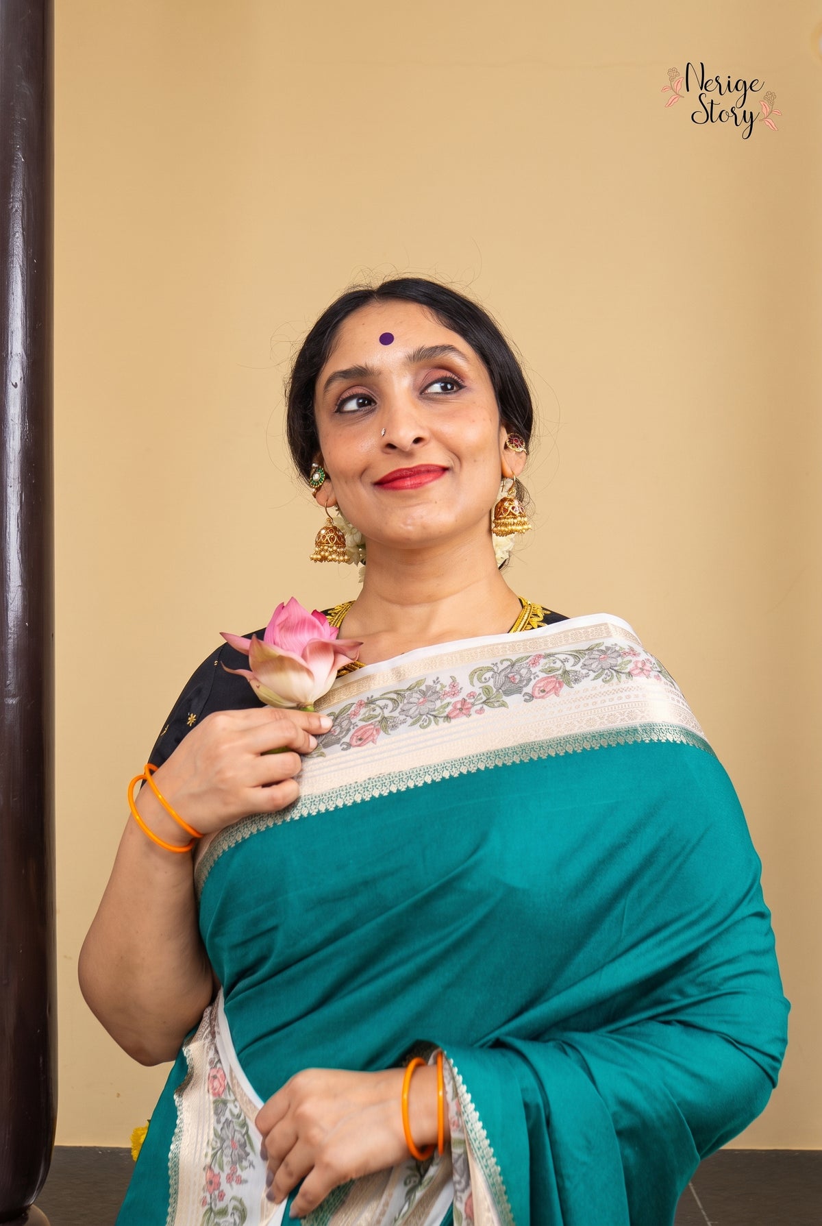 MOONIKA (मूनिका)