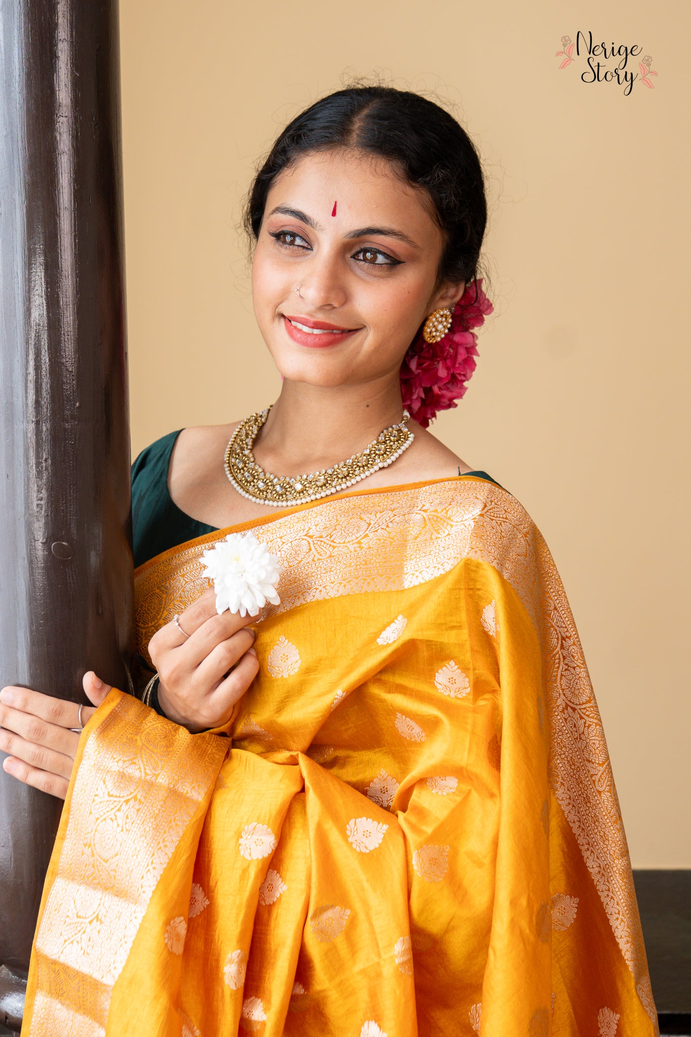 RAJVI (राजवी)