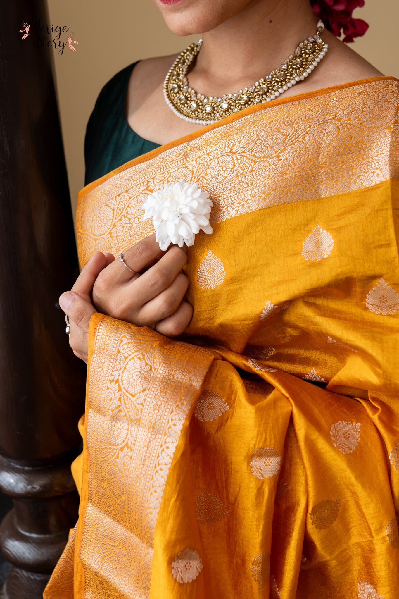 RAJVI (राजवी)