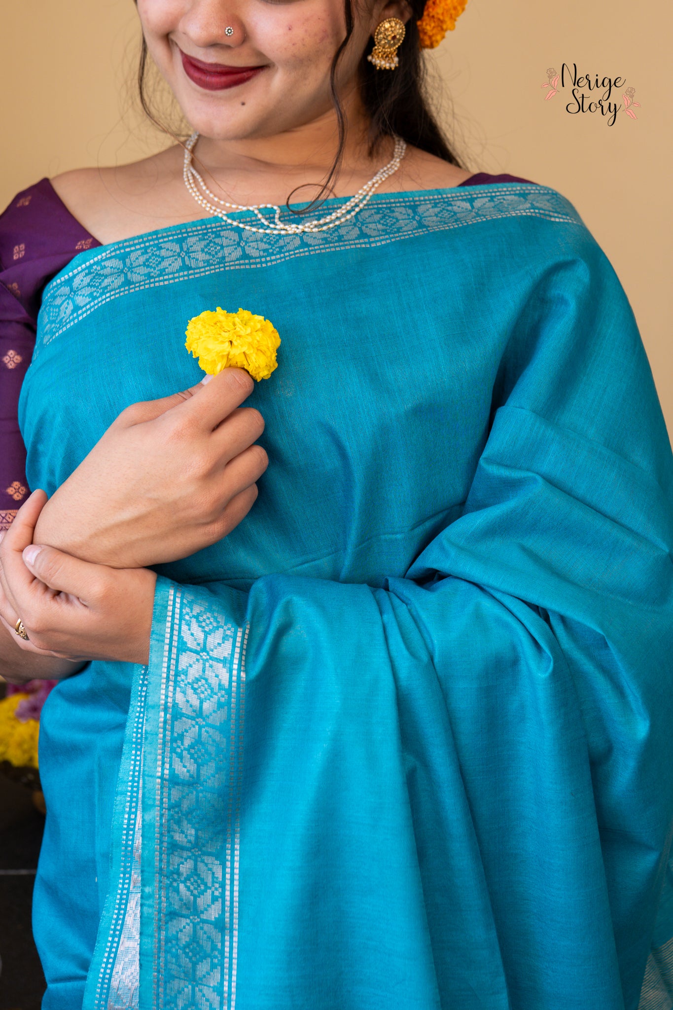 KANAKAMBI (कनकाम्बि)