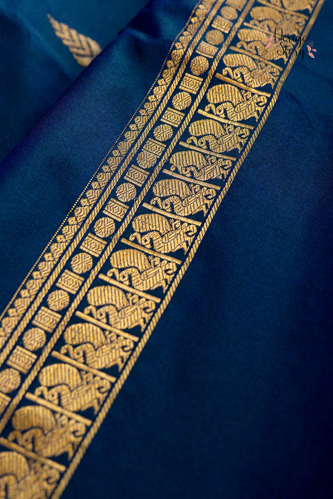 SHODASHI (षोडशी)