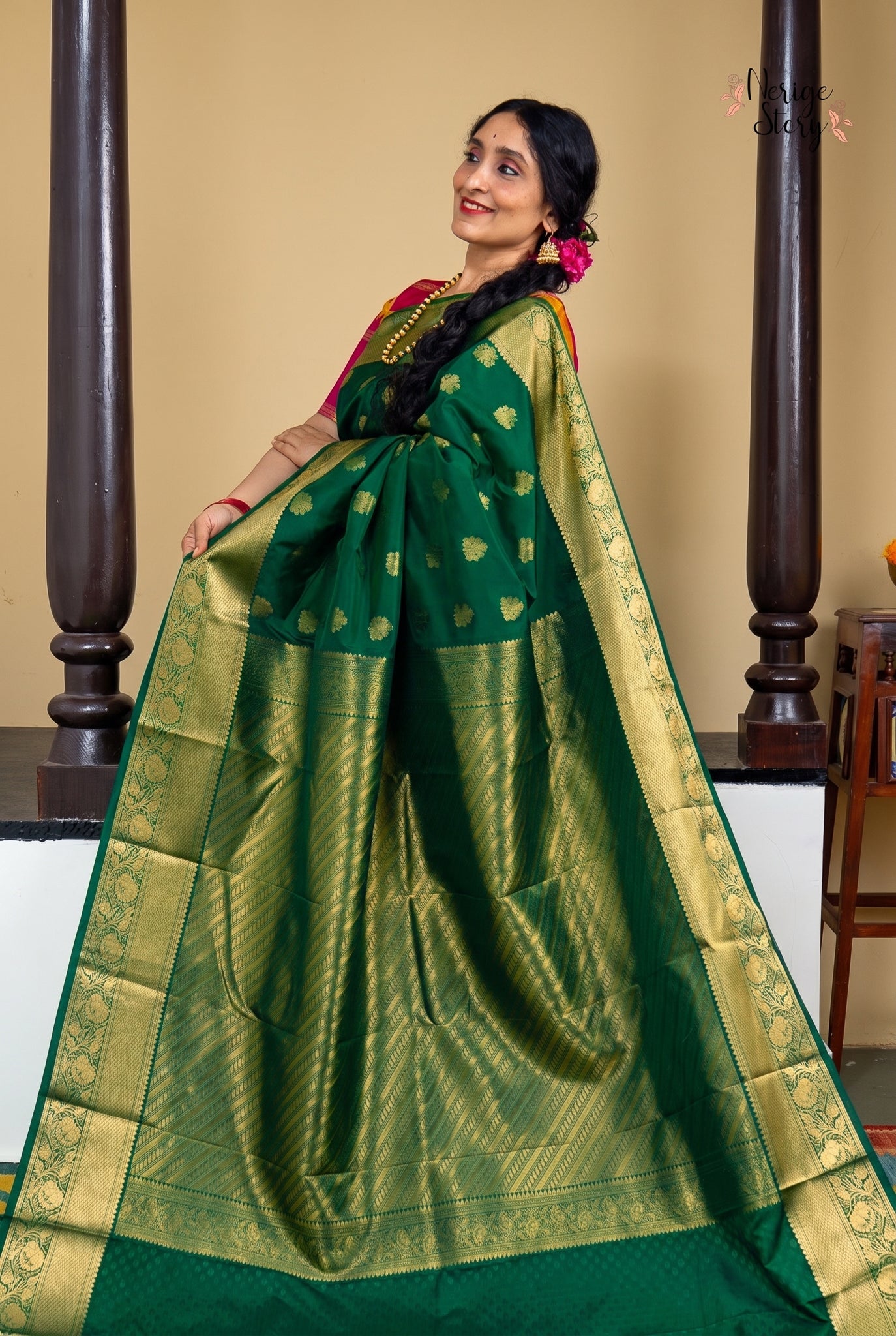 SANTHOSHI (சந்தோஷி)