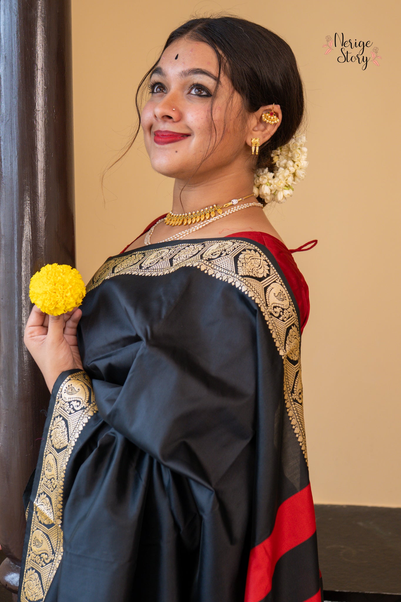 CHARUSHREE (चारुश्री)