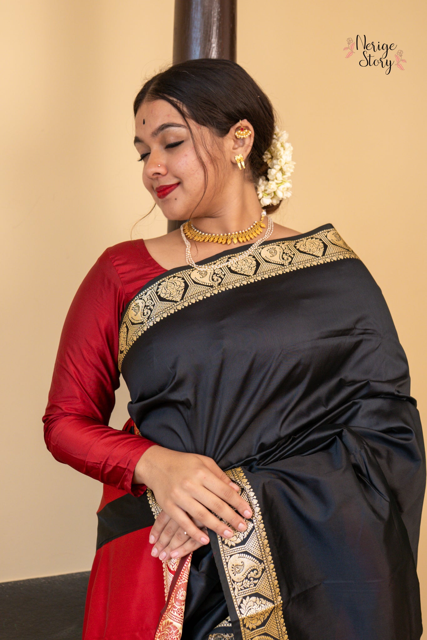 CHARUSHREE (चारुश्री)