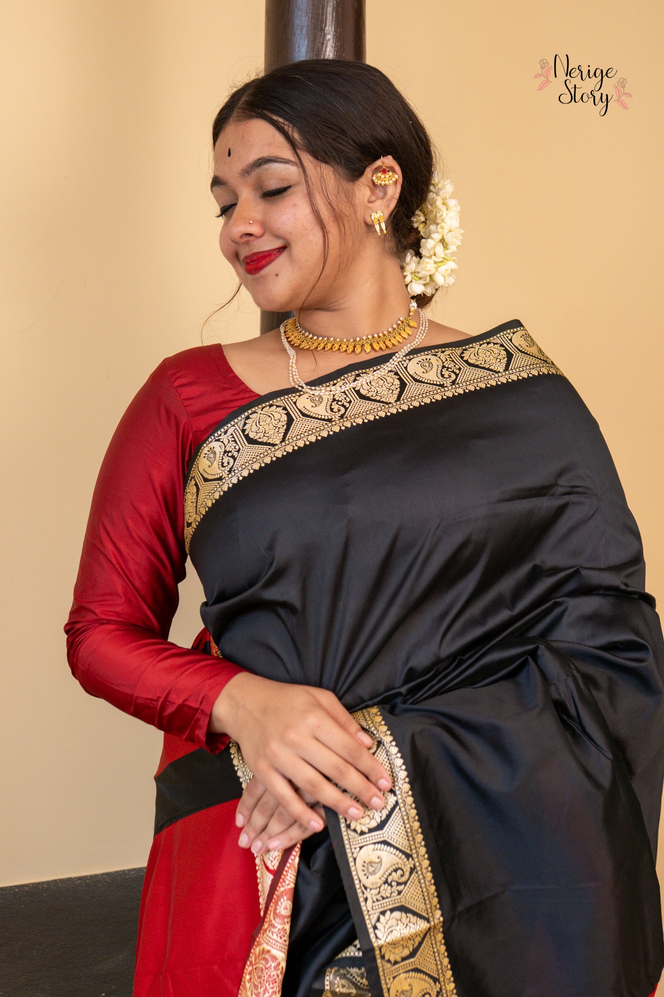 CHARUSHREE (चारुश्री)