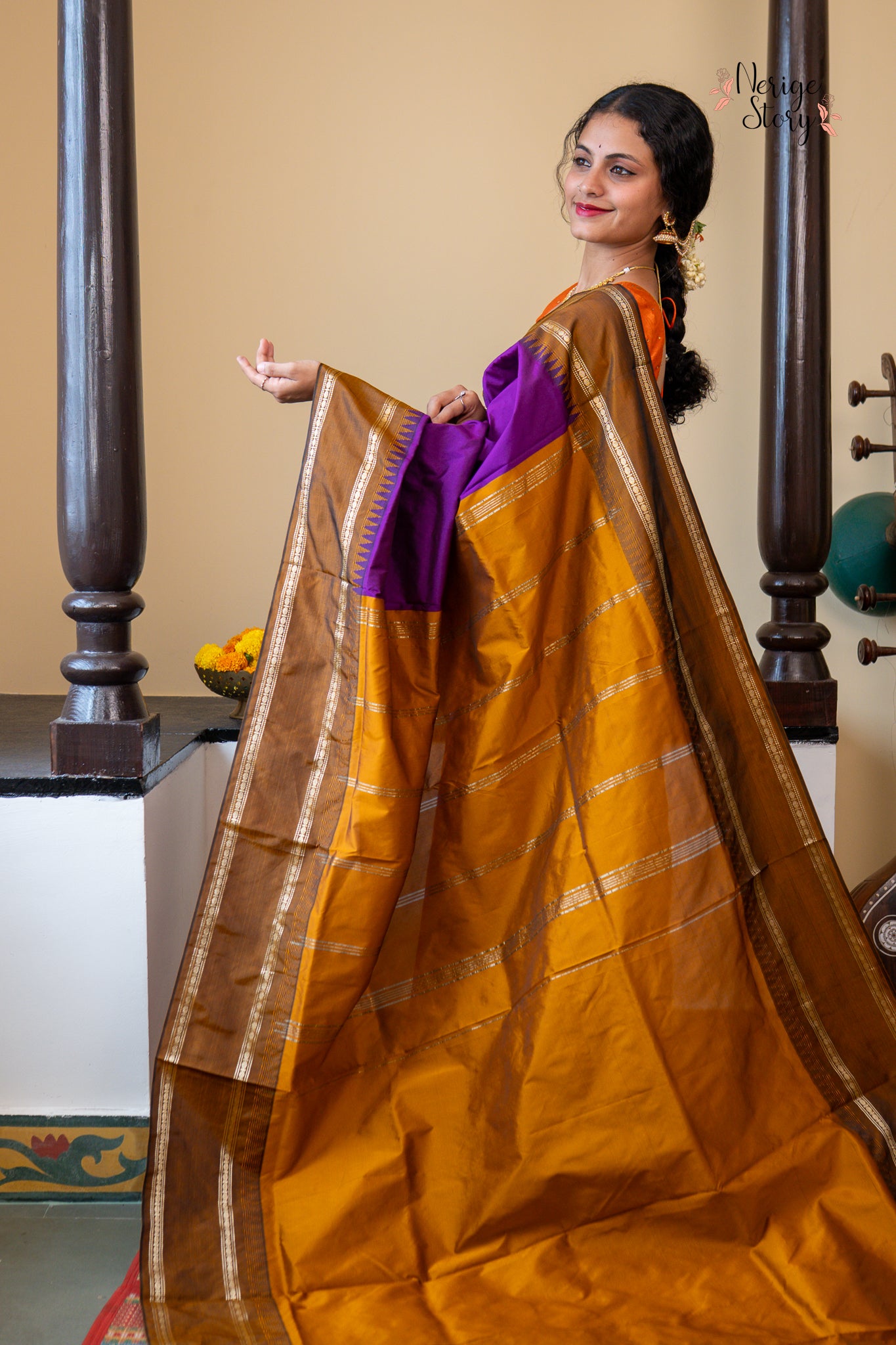 ANOOSHA (ಅನುಷಾ)