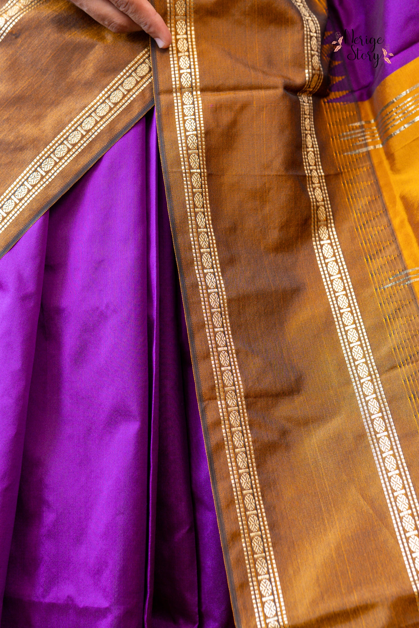 ANOOSHA (ಅನುಷಾ)