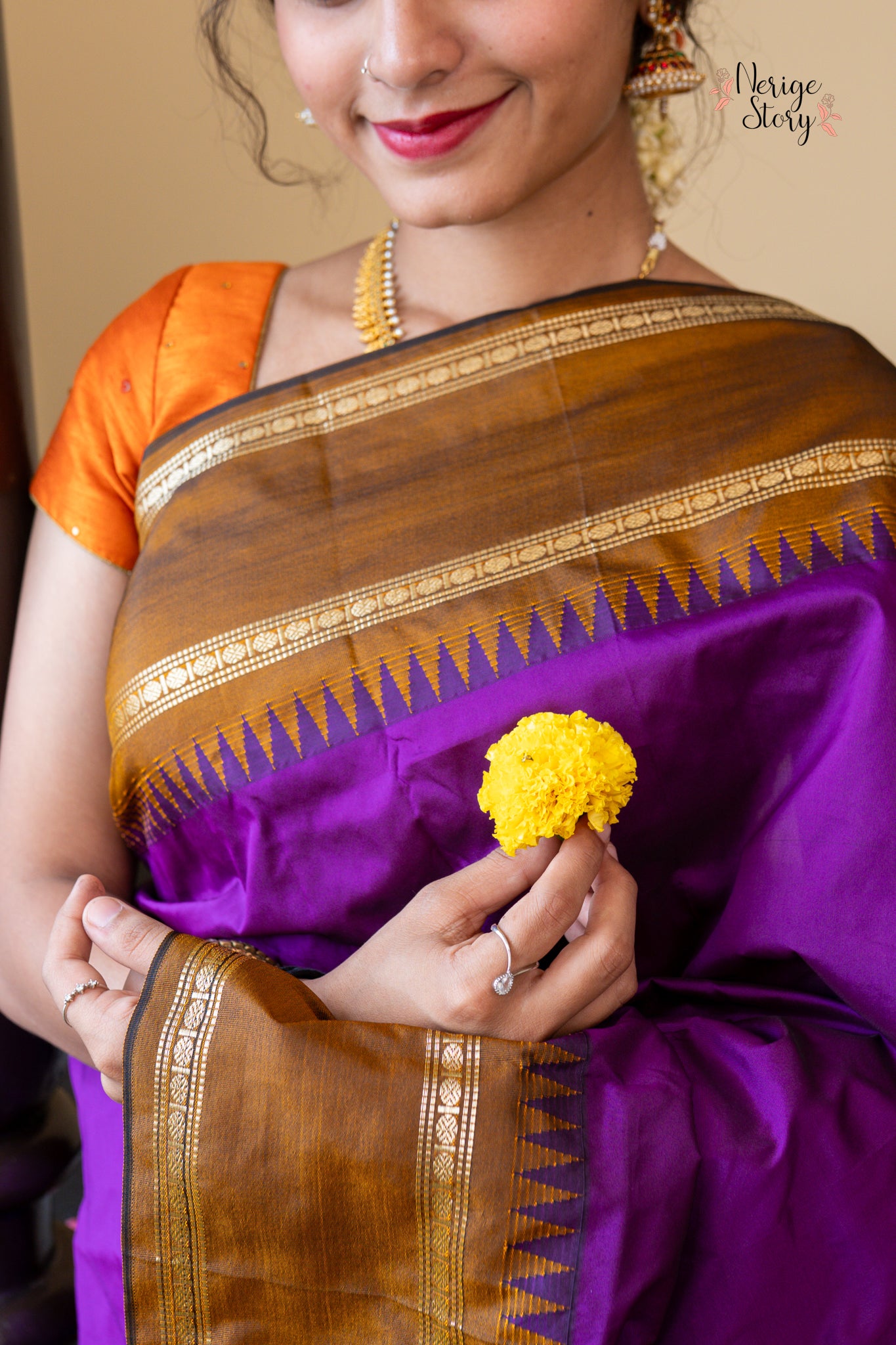 ANOOSHA (ಅನುಷಾ)