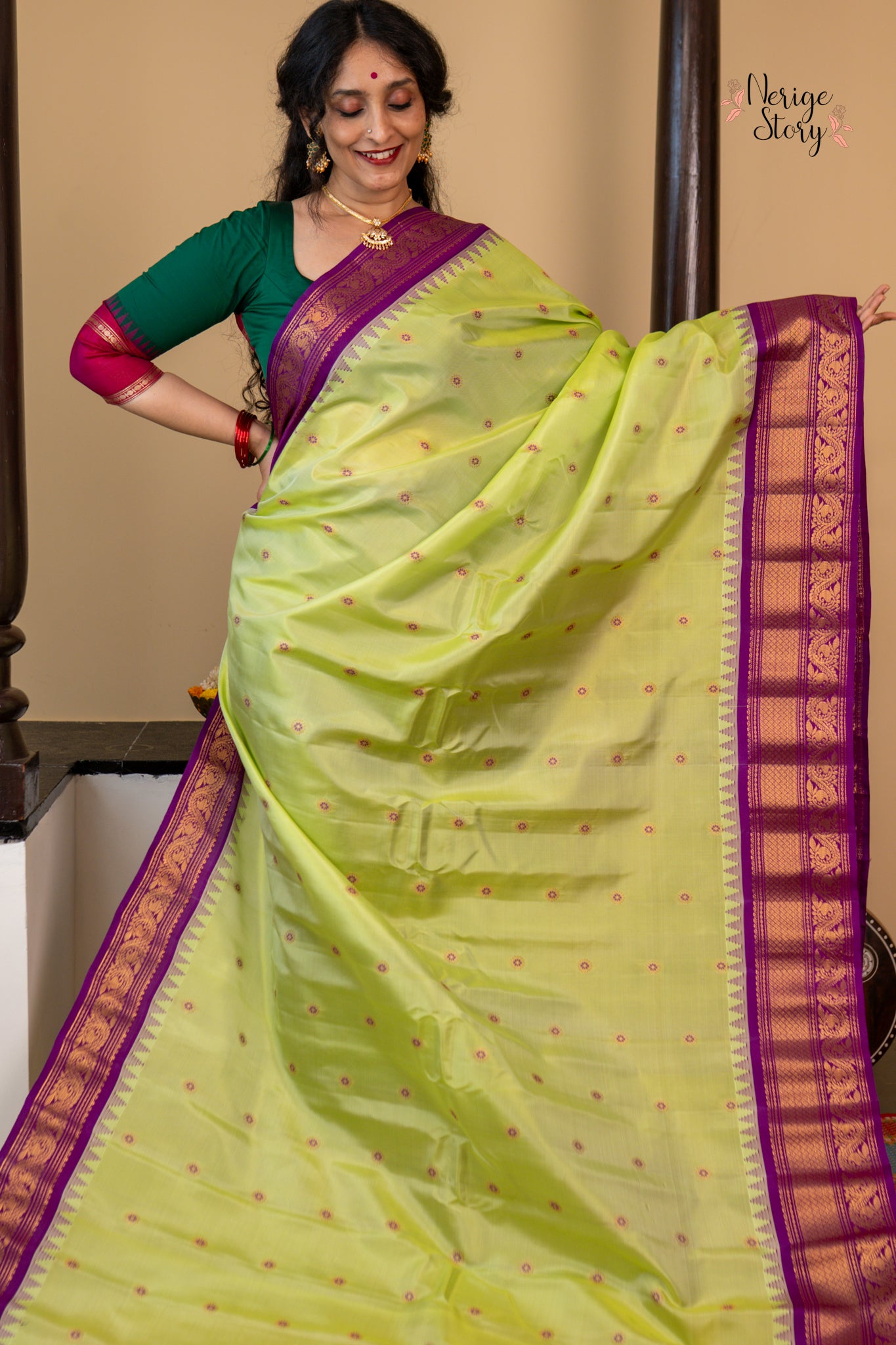 ARYAVI (ఆర్యవి)