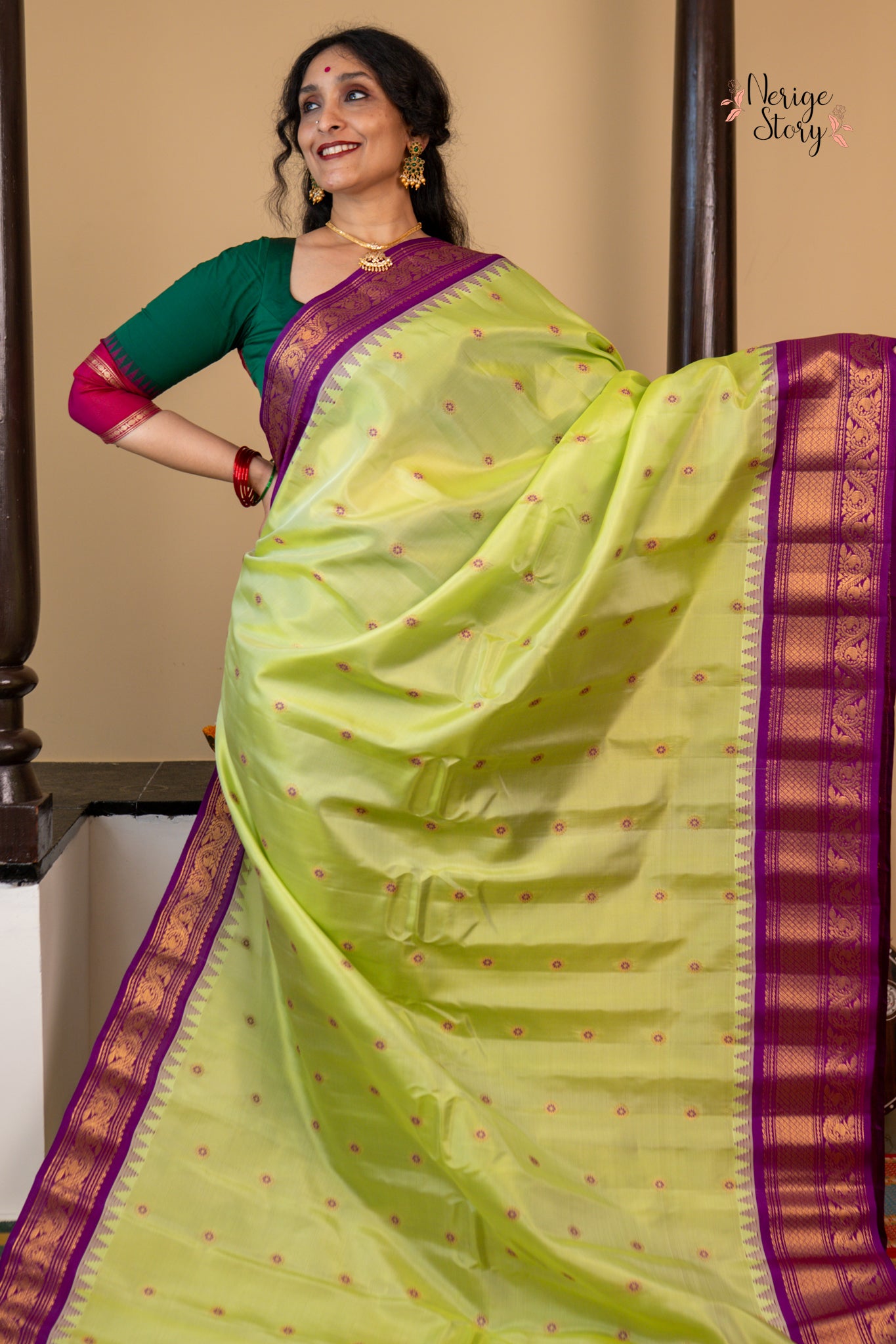 ARYAVI (ఆర్యవి)