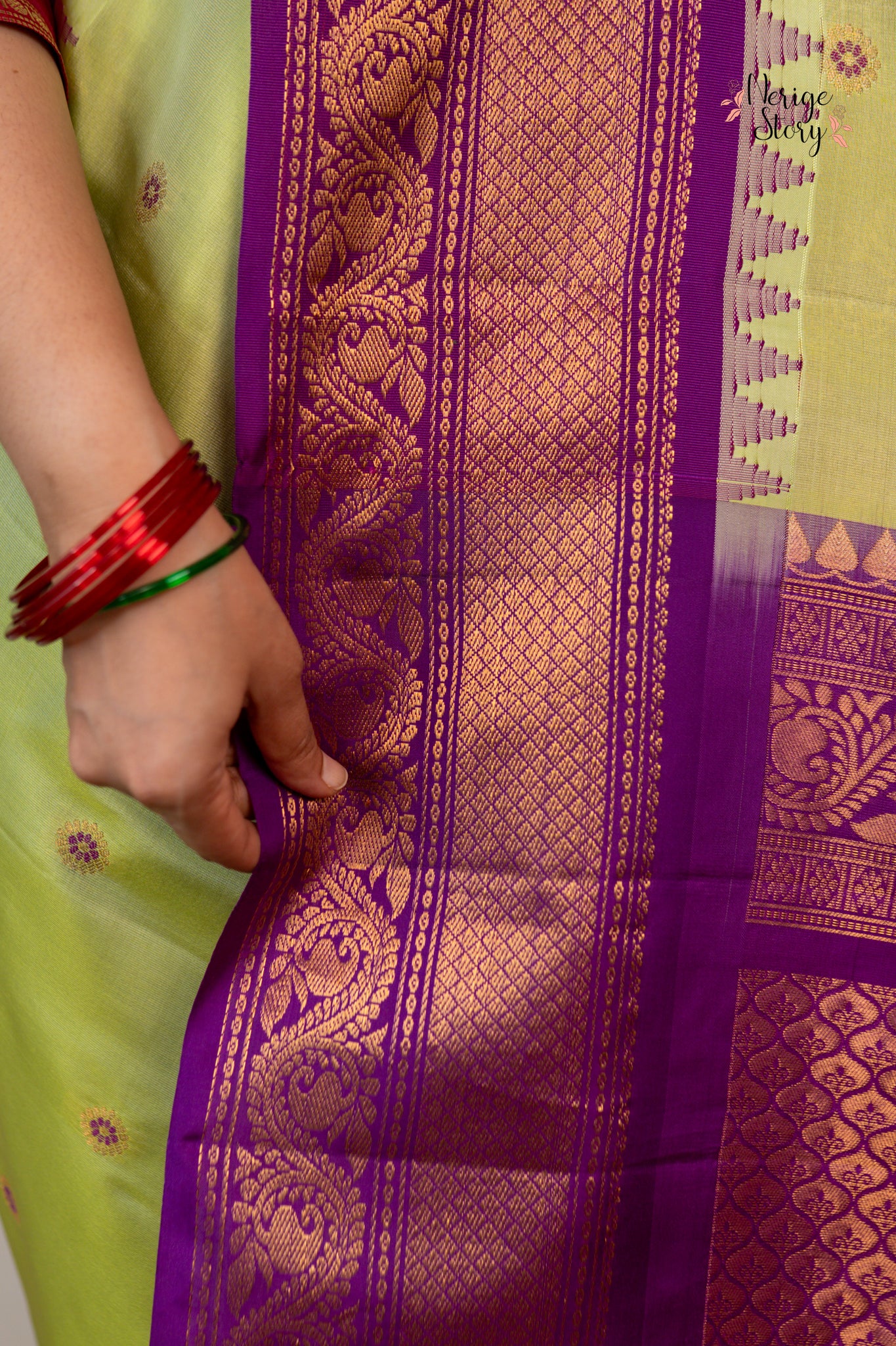 ARYAVI (ఆర్యవి)