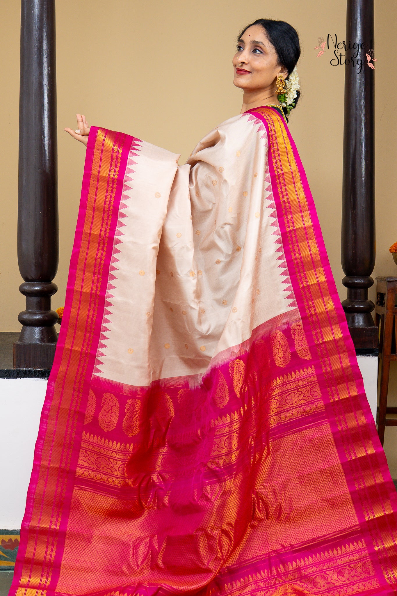 AKHILAMBA (అఖిలాంబ)