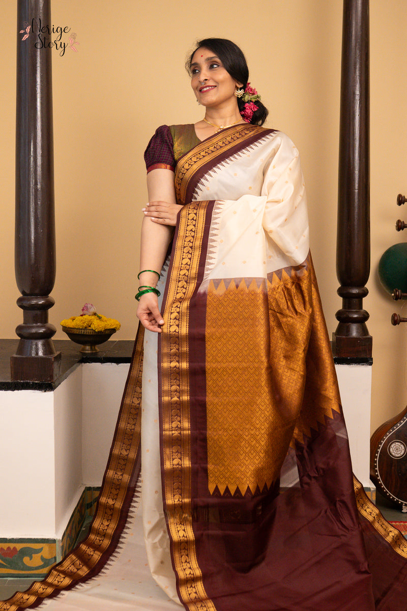 MAYA LATHA (మాయ లతా)