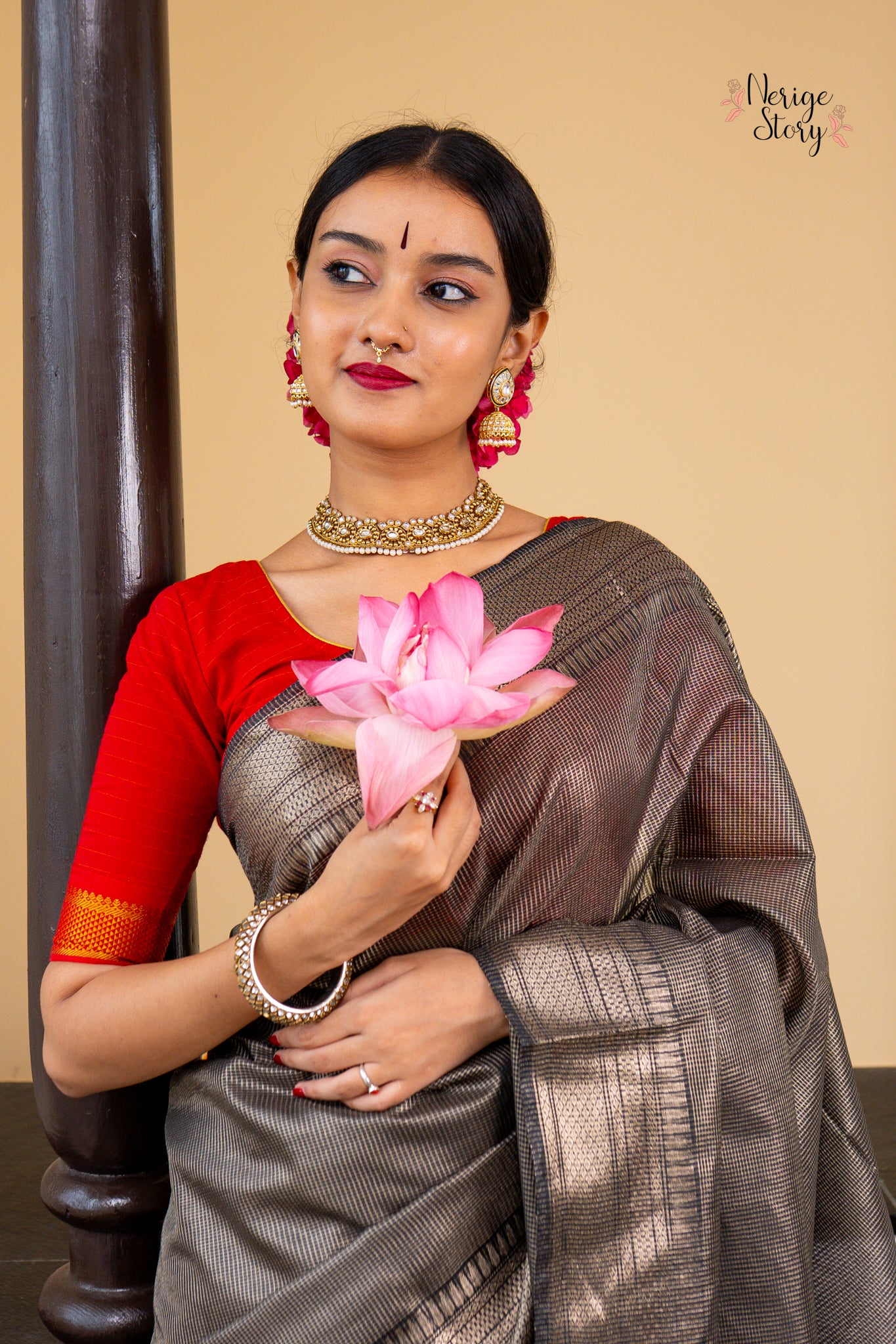 ELINA (एलिना)