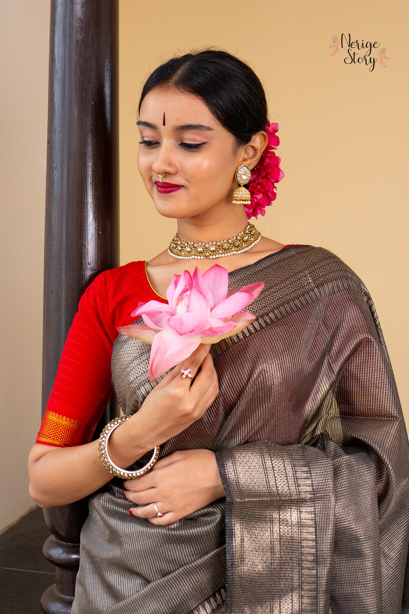 ELINA (एलिना)