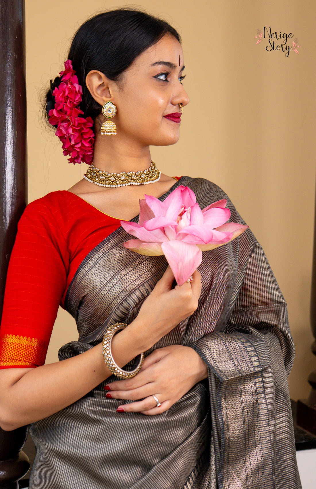 ELINA (एलिना)